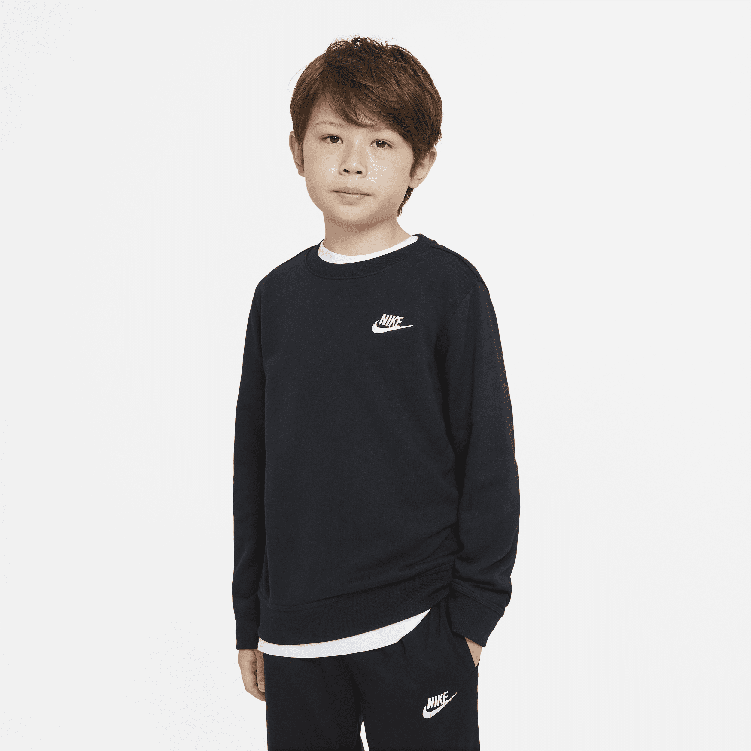 【ナイキ(NIKE)公式ストア】ナイキ スポーツウェア ジュニア (ボーイズ) フレンチ テリー クルー DA0861-010 ブラック 【ナイキ(NIKE)公式ストア】ナイキ スポーツウェア ジュニア (ボーイズ) フレンチ テリー クルー DA0861-010 ブラック