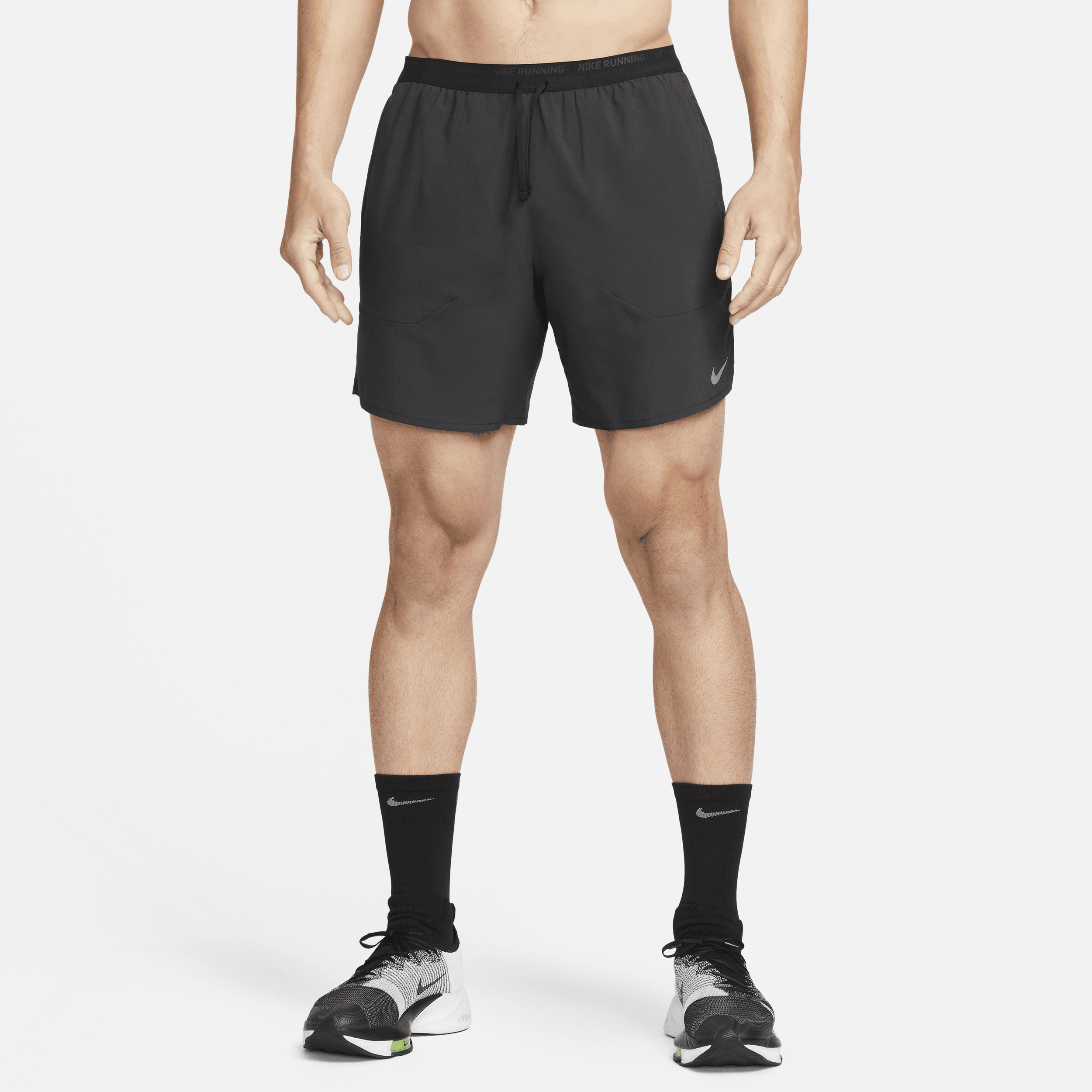 Nike Stride Dri-FIT hardloopshorts met binnenbroek voor heren (18 cm) - Zwart