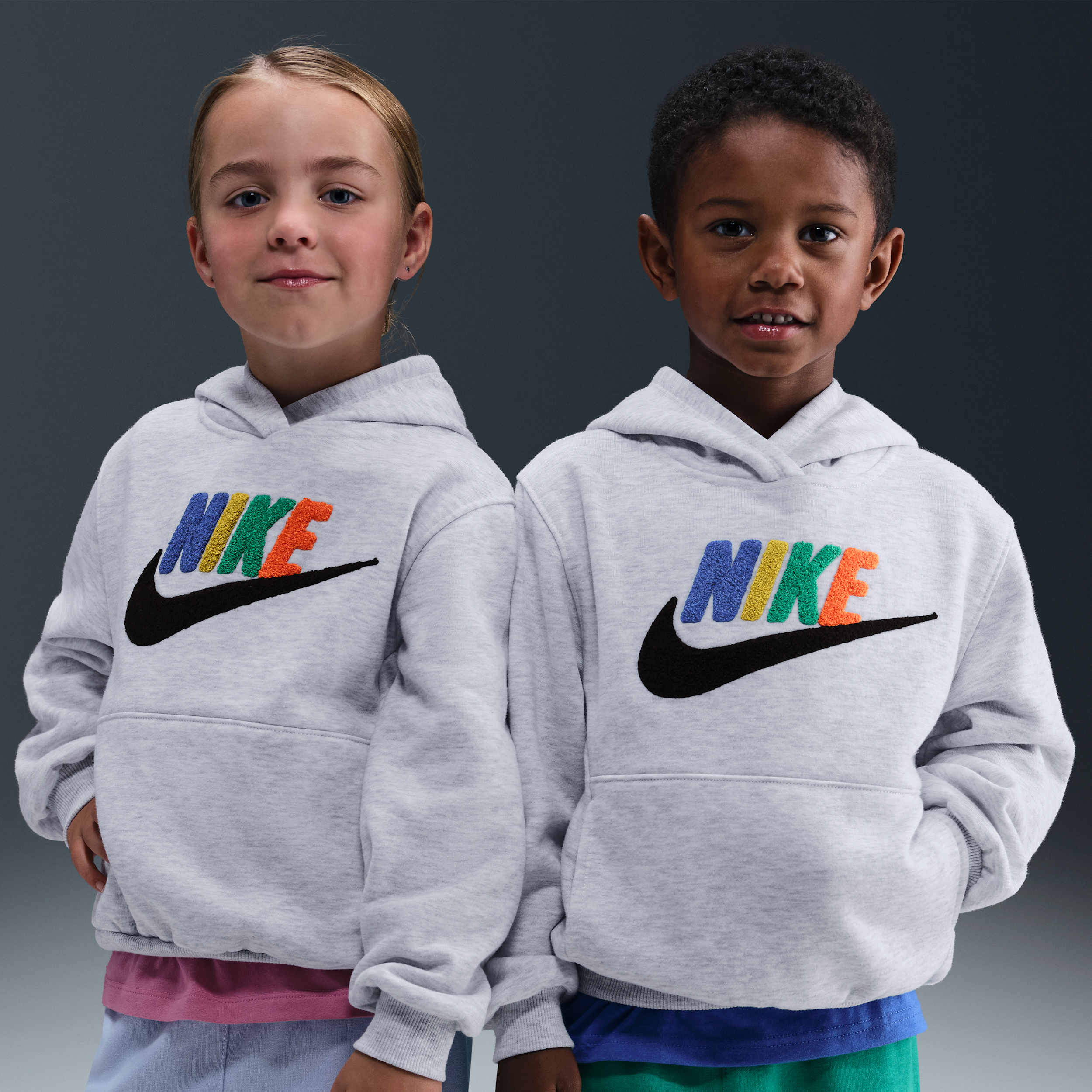 【ナイキ(NIKE)公式ストア】ナイキ クラブ リトルキッズ シェニール プルオーバー パーカー IO2772-051 ブラウン 【ナイキ(NIKE)公式ストア】ナイキ クラブ リトルキッズ シェニール プルオーバー パーカー IO2772-051 ブラウン