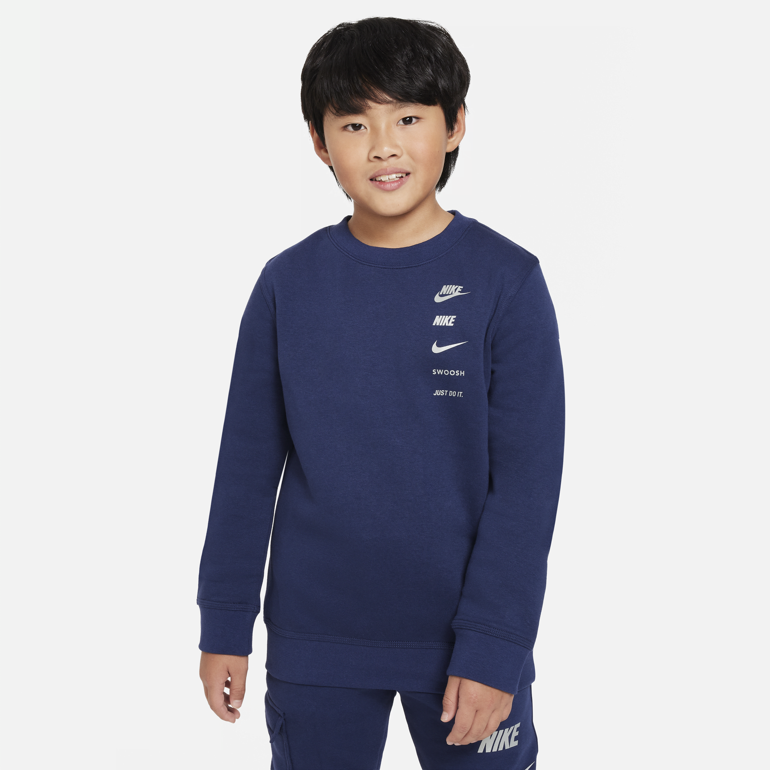 Nike Sportswear Standard Issue-sweatshirt med rund hals i fleece til større børn (drenge) - blå