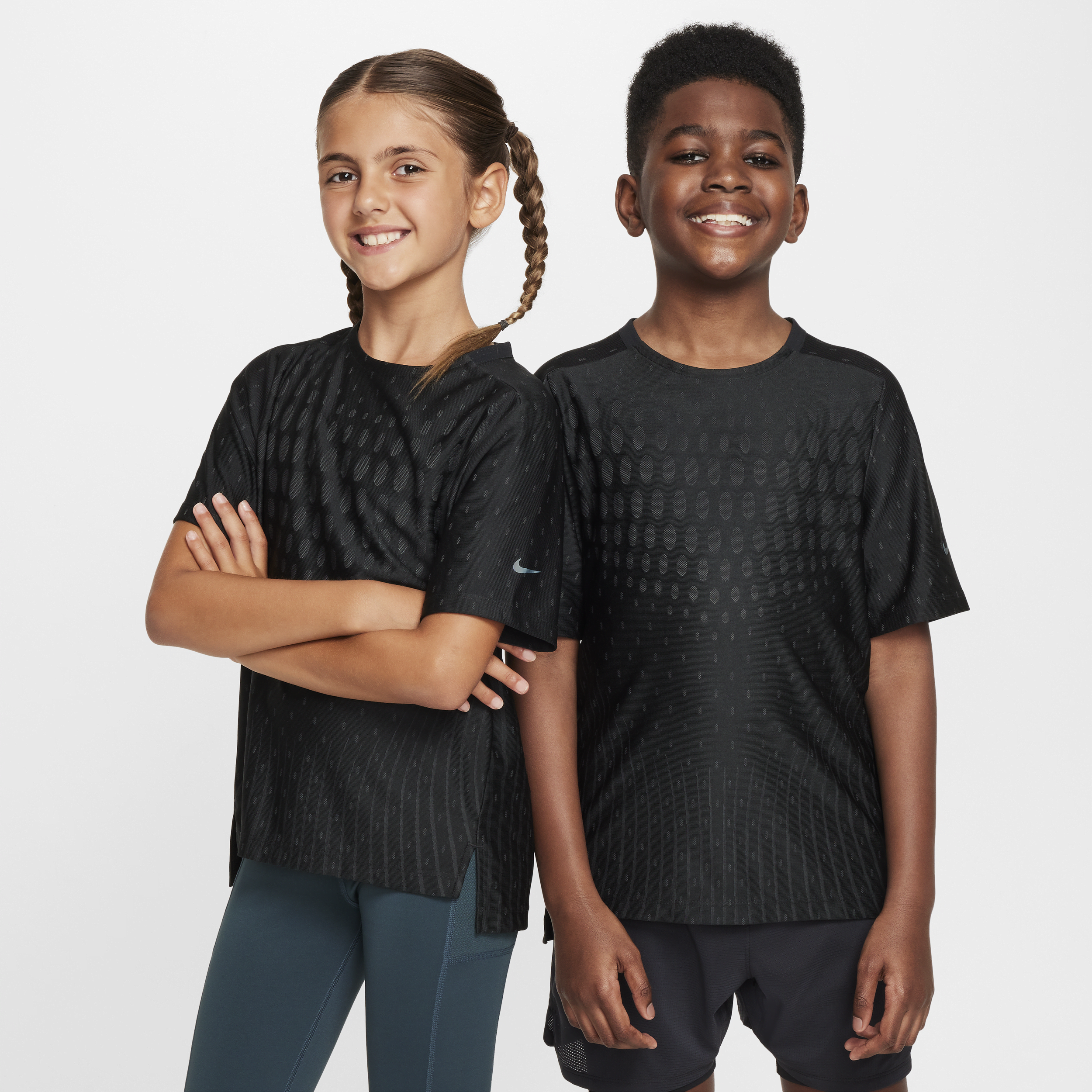 【ナイキ(NIKE)公式ストア】ナイキ マルチ テック ジュニア (ボーイズ) Dri-FIT ADV トレーニングトップ FJ6815-010 ブラック 【ナイキ(NIKE)公式ストア】ナイキ マルチ テック ジュニア (ボーイズ) Dri-FIT ADV トレーニングトップ FJ6815-010 ブラック