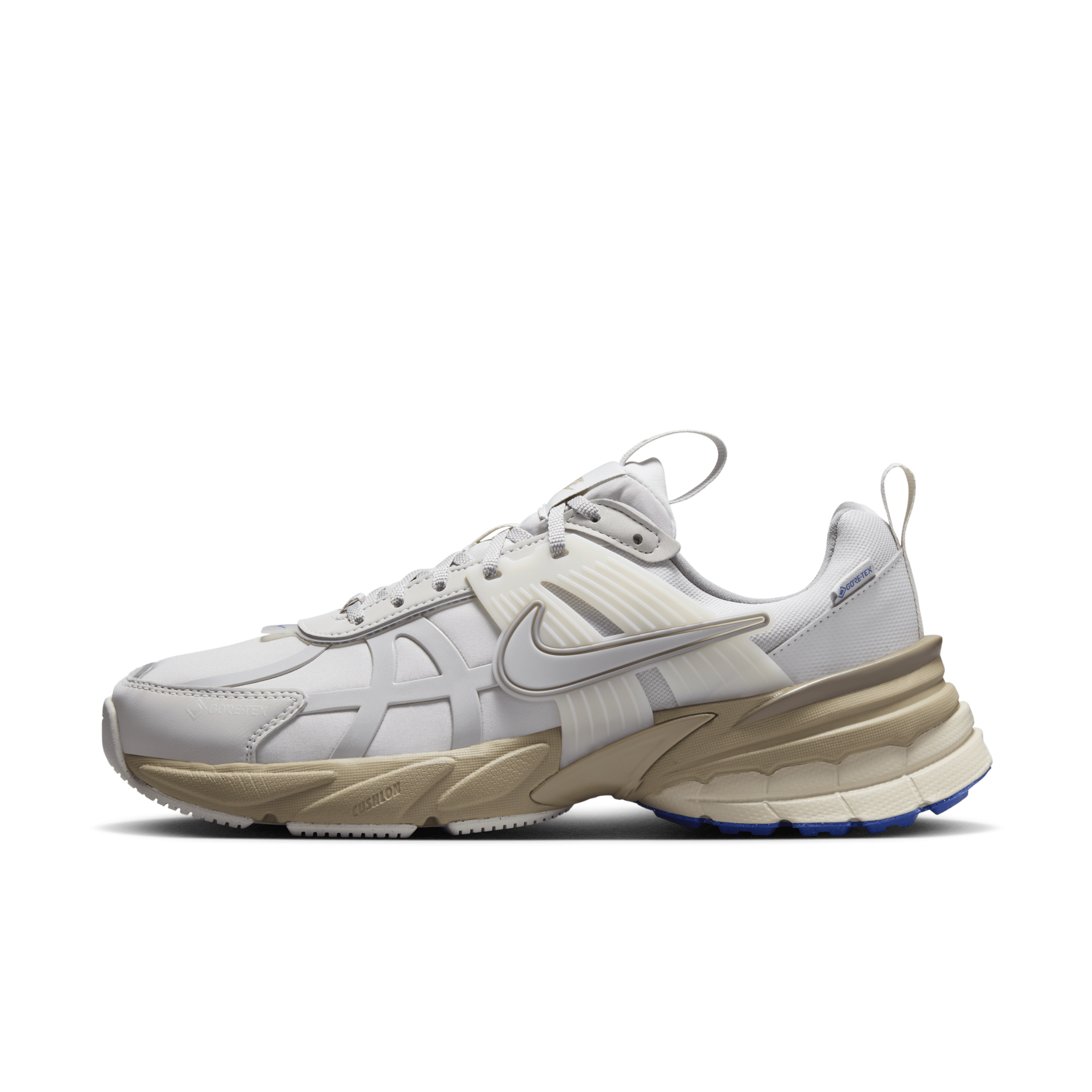 【ナイキ(NIKE)公式ストア】ナイキ V2K ラン GORE-TEX ウィメンズ 防水 シューズ FZ2622-002 グレー 【ナイキ(NIKE)公式ストア】ナイキ V2K ラン GORE-TEX ウィメンズ 防水 シューズ FZ2622-002 グレー