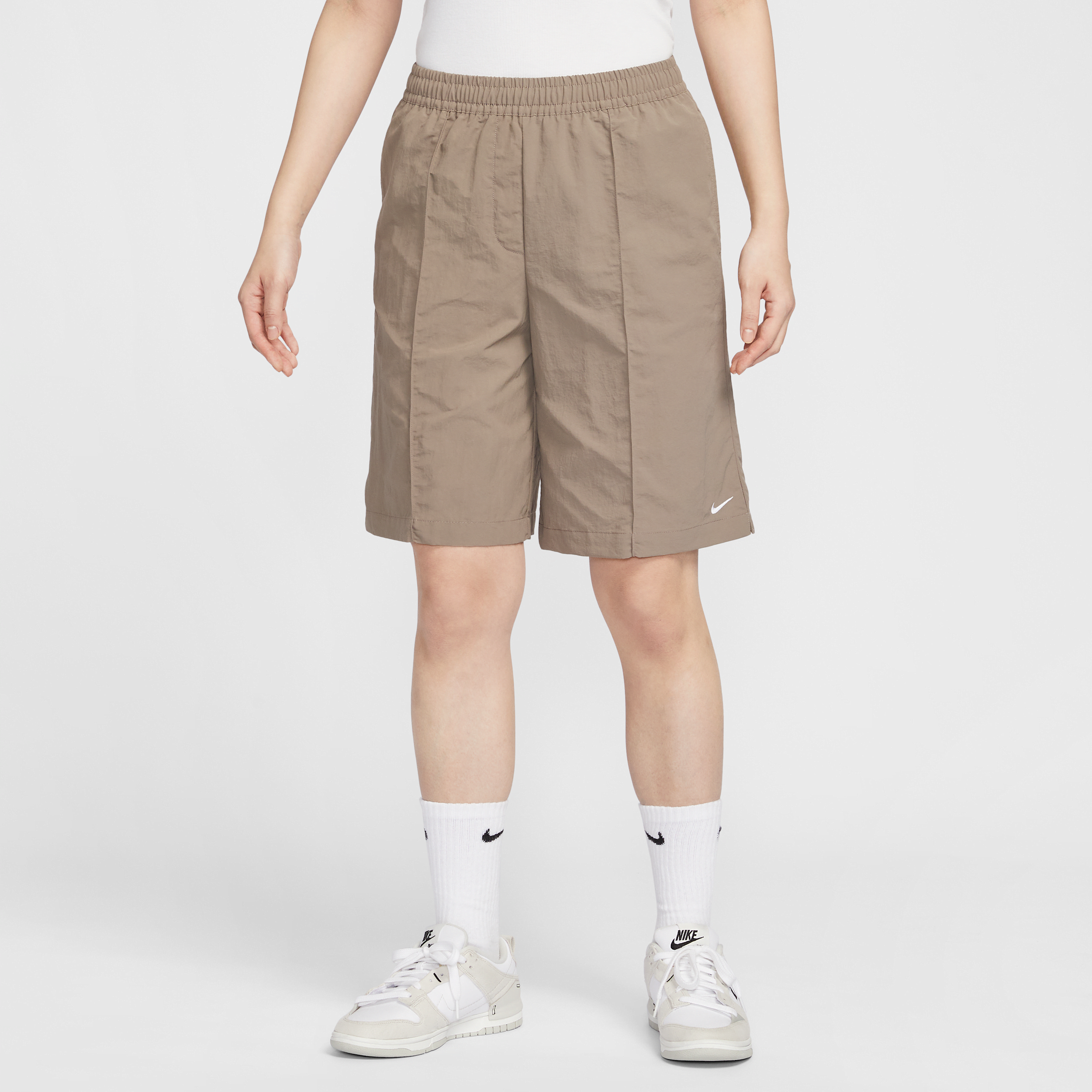 【ナイキ(NIKE)公式ストア】ナイキ スポーツウェア エブリシング ウーブン ウィメンズ ハイウエスト 23cm ショートパンツ HJ1398-214 ブラウン 【ナイキ(NIKE)公式ストア】ナイキ スポーツウェア エブリシング ウーブン ウィメンズ ハイウエスト 23cm ショートパンツ HJ1398-214 ブラウン