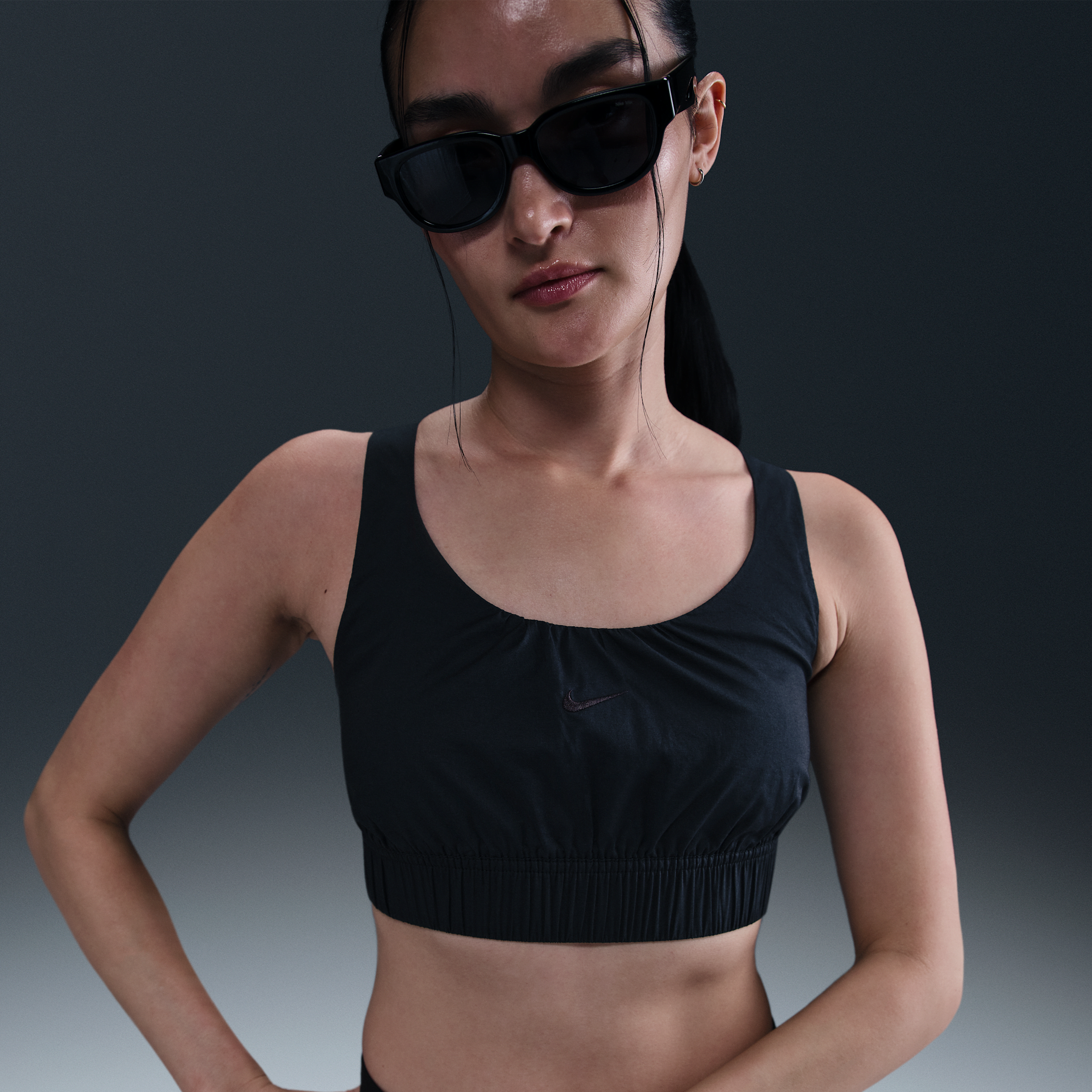 【ナイキ(NIKE)公式ストア】ナイキ スポーツウェア チル ポプリン ウィメンズ スリム クロップド タンクトップ HM6974-010 ブラック 【ナイキ(NIKE)公式ストア】ナイキ スポーツウェア チル ポプリン ウィメンズ スリム クロップド タンクトップ HM6974-010 ブラック