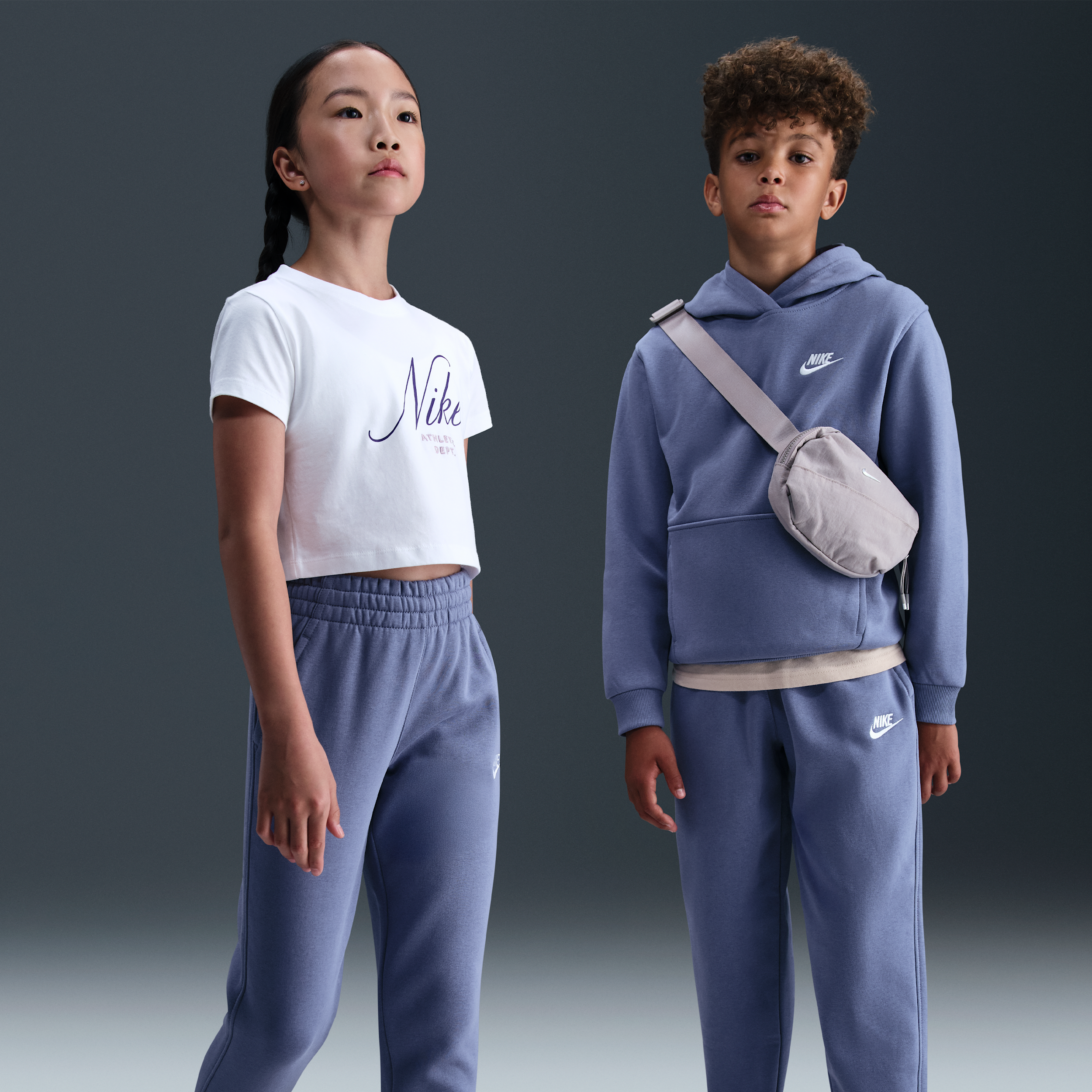 【ナイキ（NIKE）公式ストア】ナイキ スポーツウェア クラブ フリース ジュニアジョガー FD3008-499 ブルー