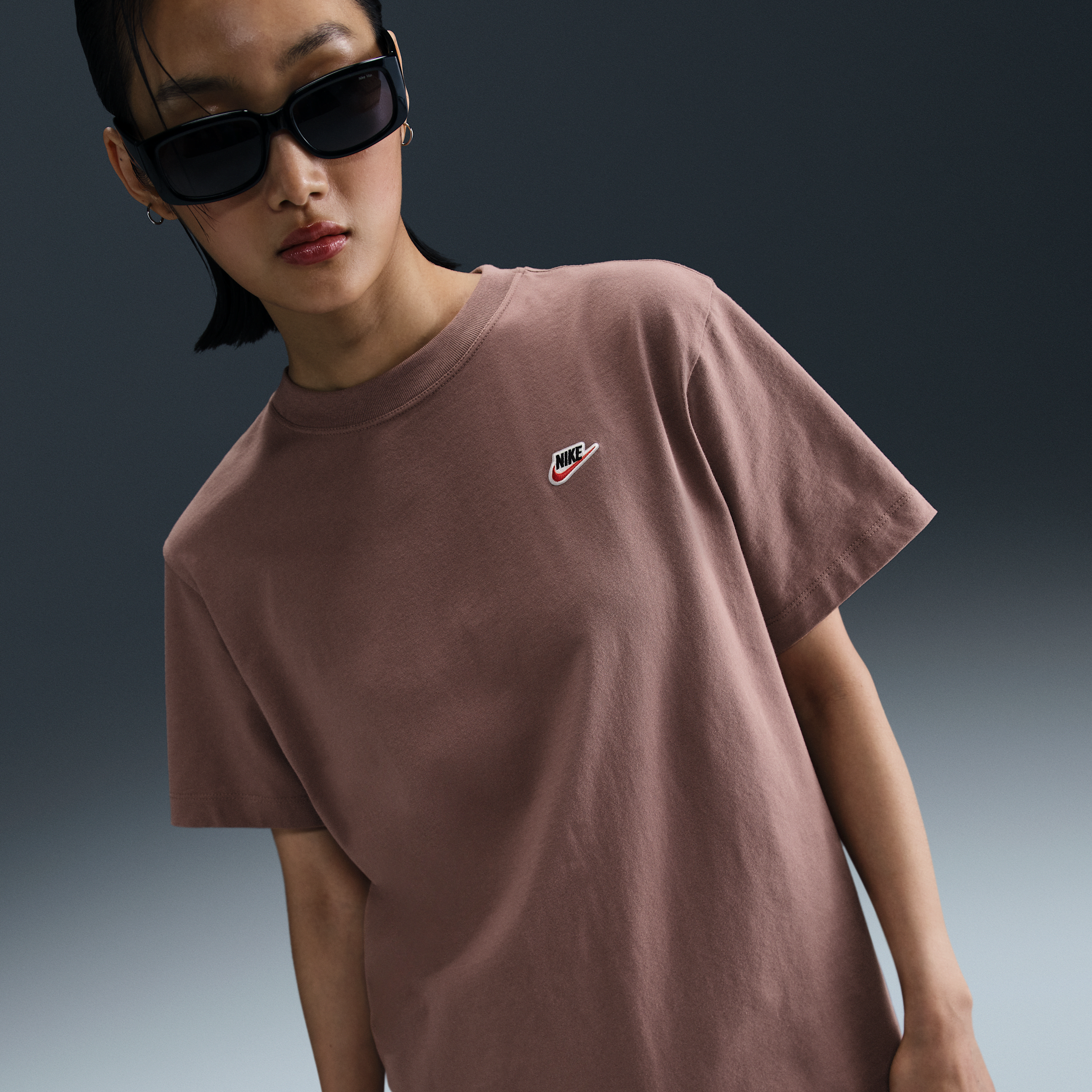 【ナイキ(NIKE)公式ストア】ナイキ スポーツウェア ウィメンズ Tシャツ DZ4686-235 パープル 【ナイキ(NIKE)公式ストア】ナイキ スポーツウェア ウィメンズ Tシャツ DZ4686-235 パープル