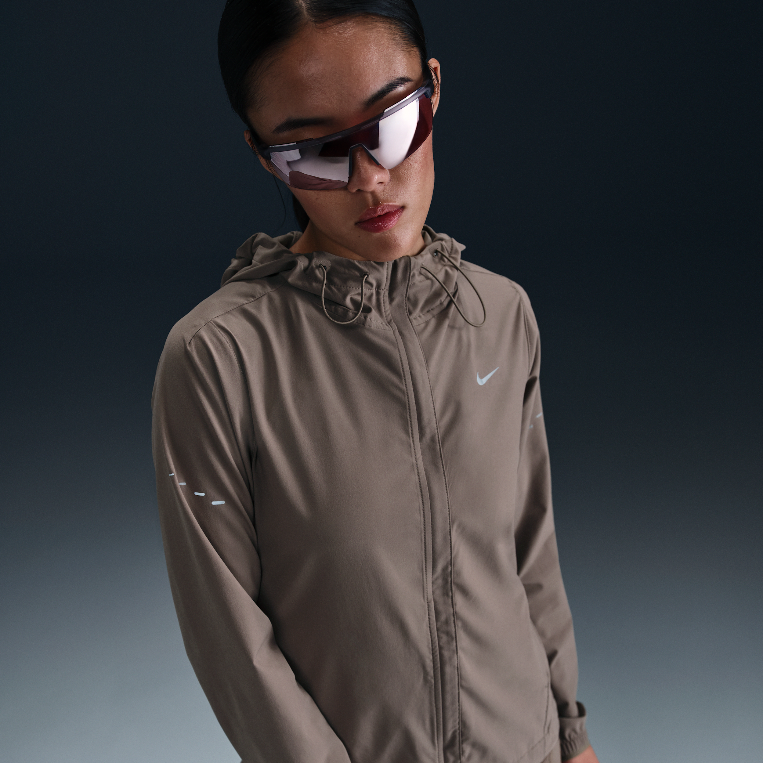 【ナイキ(NIKE)公式ストア】ナイキ スウィフト ウィメンズ レペル パッカブル ランニングジャケット HQ0651-214 ブラウン 【ナイキ(NIKE)公式ストア】ナイキ スウィフト ウィメンズ レペル パッカブル ランニングジャケット HQ0651-214 ブラウン