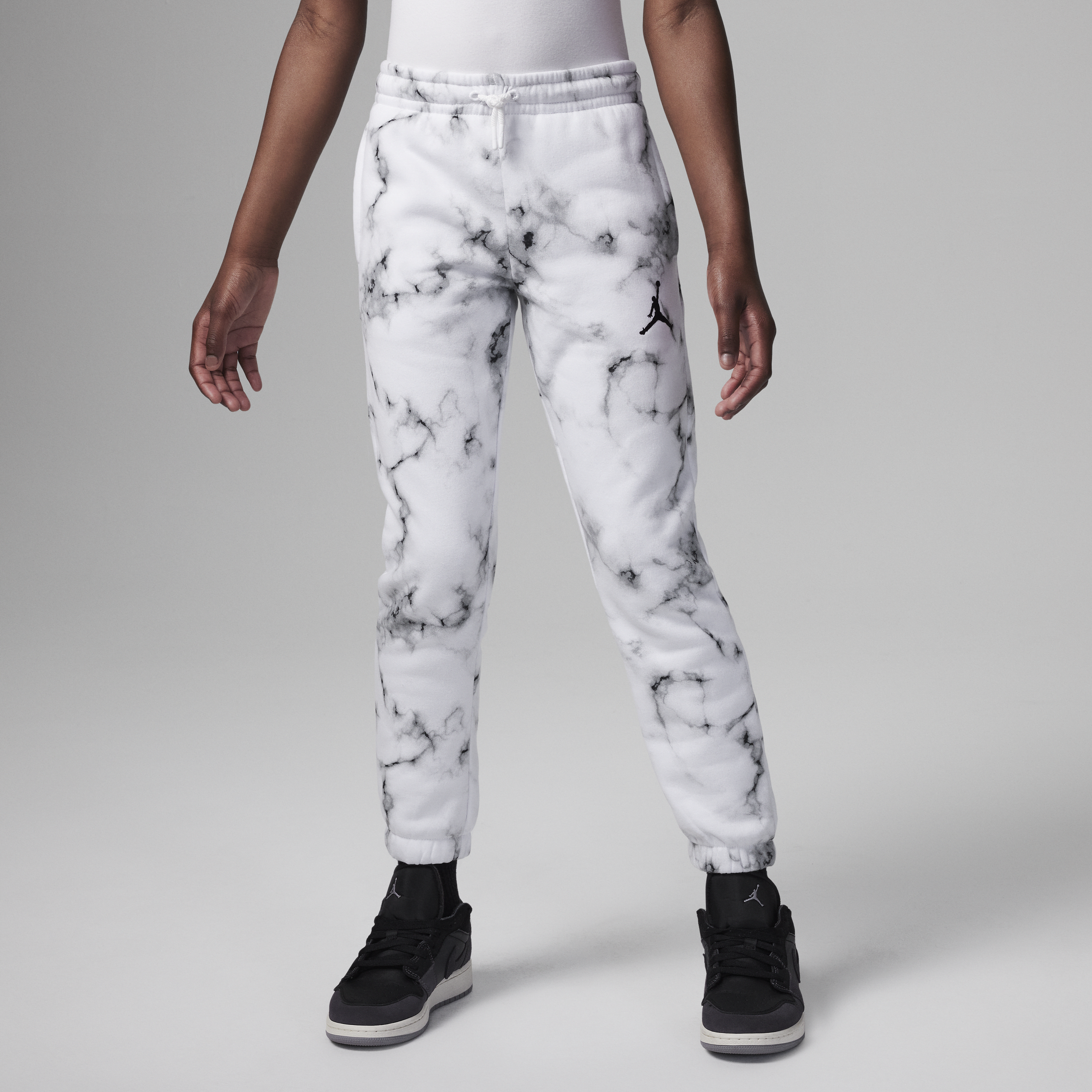 Jordan Essentials-fleecebukser med print til større børn - hvid