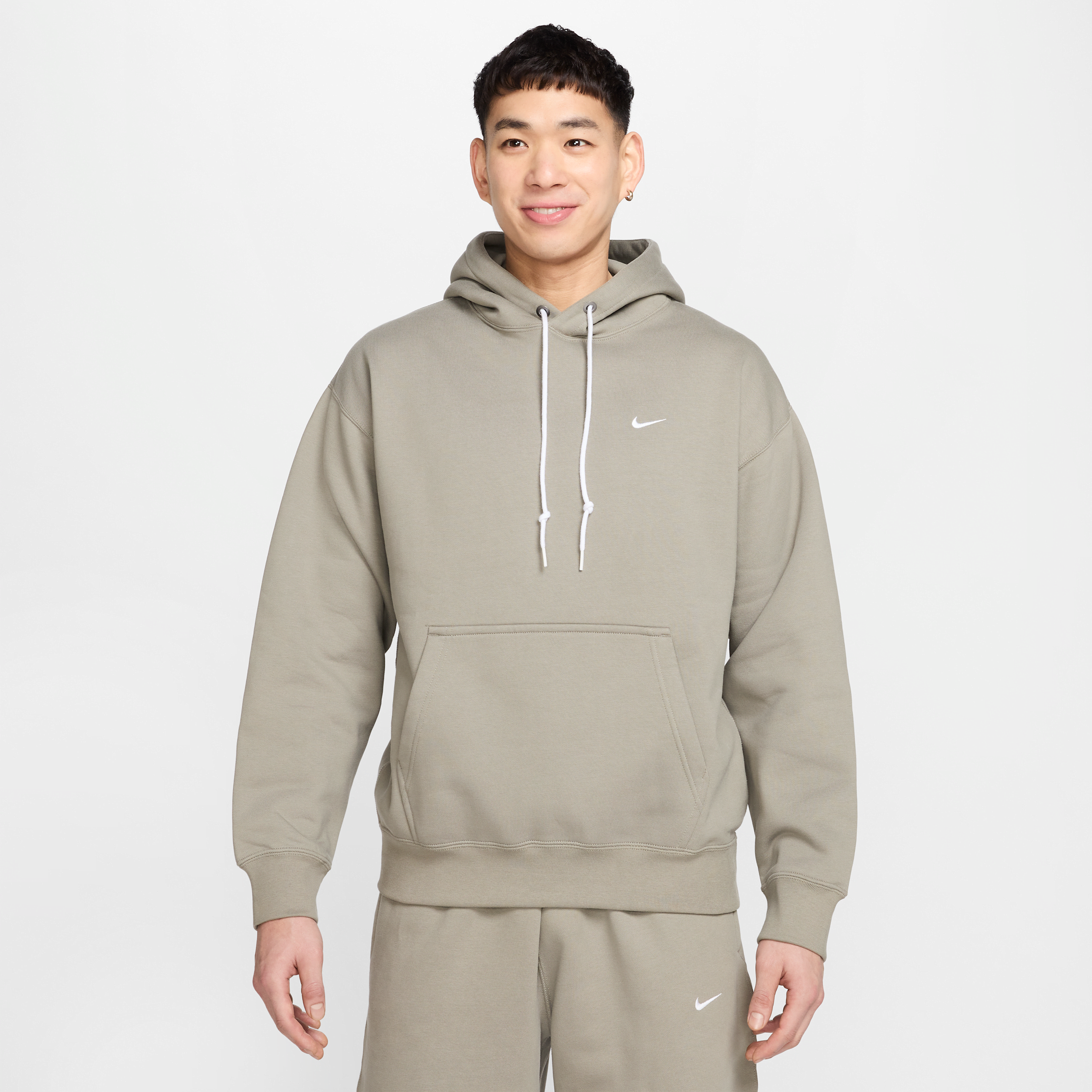 【ナイキ(NIKE)公式ストア】ナイキ ソロ スウッシュ メンズ フリース プルオーバー パーカー DX1356-320 グリーン 【ナイキ(NIKE)公式ストア】ナイキ ソロ スウッシュ メンズ フリース プルオーバー パーカー DX1356-320 グリーン