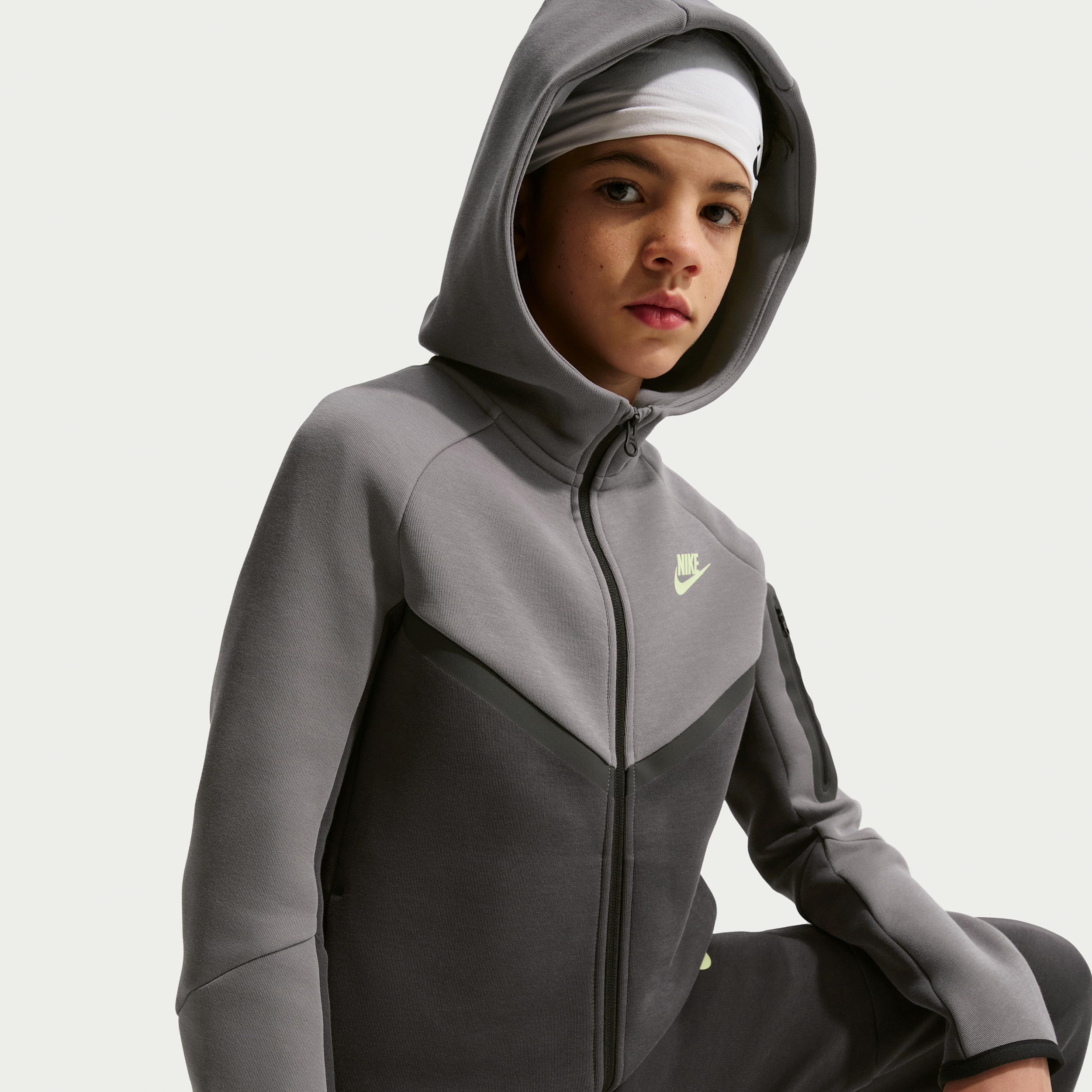 Nike Tech Fleece Older Kids' Full-Zip Hoodie - Black - Fleece Nike Tech Fleece Older Kids' Full-Zip Hoodie - Black - Fleece
