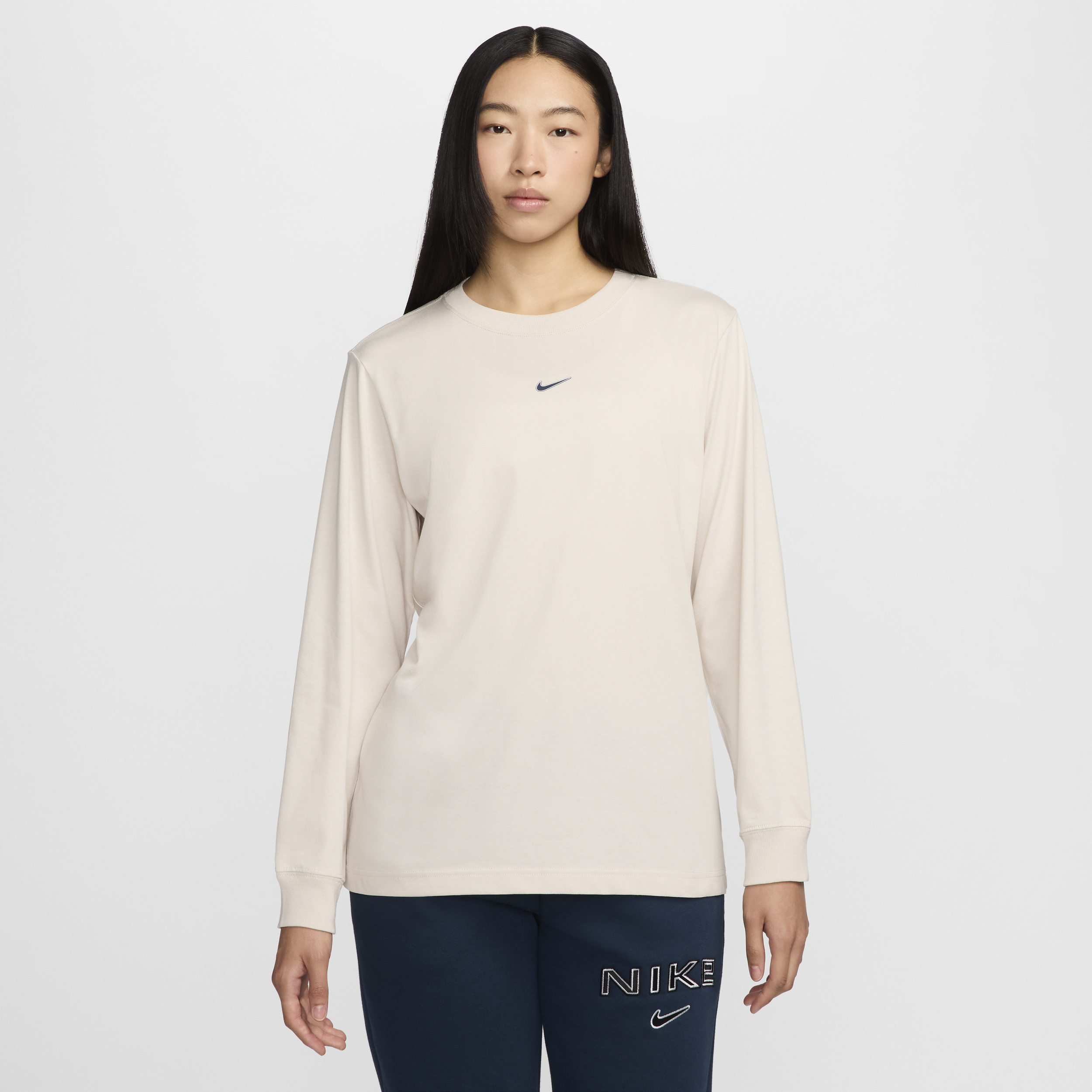 【ナイキ(NIKE)公式ストア】ナイキ スポーツウェア ウィメンズ ルーズ ロングスリーブ Tシャツ HF0772-104 ブラウン 【ナイキ(NIKE)公式ストア】ナイキ スポーツウェア ウィメンズ ルーズ ロングスリーブ Tシャツ HF0772-104 ブラウン