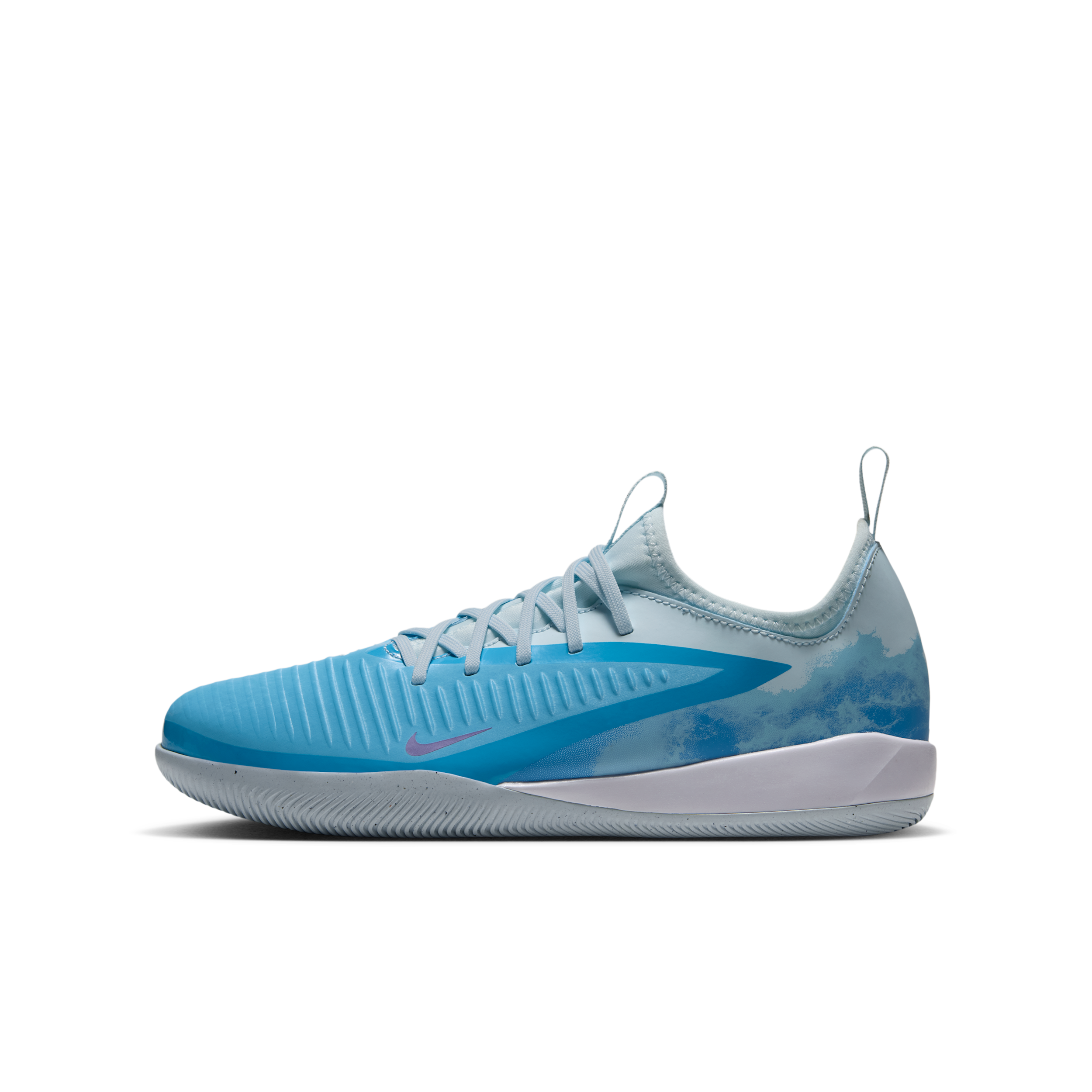 Chaussure de foot en salle Nike Jr. Phantom 6 Low Academy « Erling Haaland » pour ado - Bleu