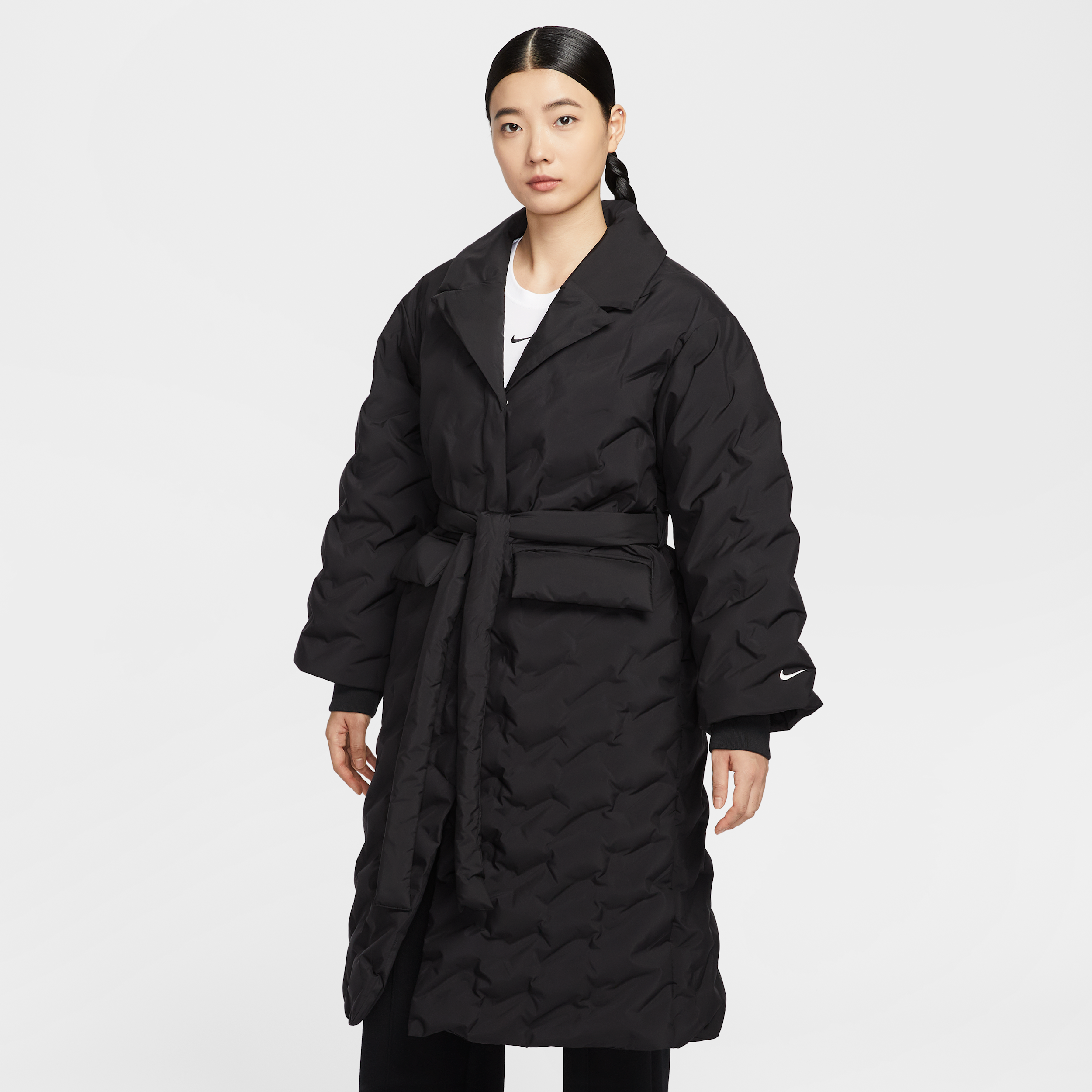 【ナイキ(NIKE)公式ストア】ナイキ スポーツウェア スウッシュ シリーズ ウィメンズ Therma-FIT オーバーサイズド ダウン トレンチコート IB2011-010 ブラック 【ナイキ(NIKE)公式ストア】ナイキ スポーツウェア スウッシュ シリーズ ウィメンズ Therma-FIT オーバーサイズド ダウン トレンチコート IB2011-010 ブラック