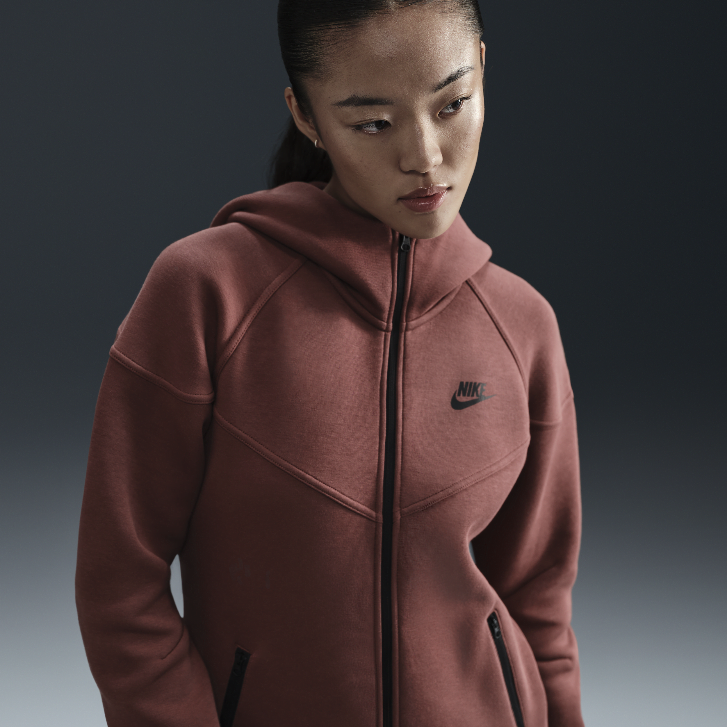 【ナイキ(NIKE)公式ストア】ナイキ スポーツウェア テック フリース ウィンドランナー ウィメンズ フルジップ パーカー FB8339-218 ブラウン 【ナイキ(NIKE)公式ストア】ナイキ スポーツウェア テック フリース ウィンドランナー ウィメンズ フルジップ パーカー FB8339-218 ブラウン