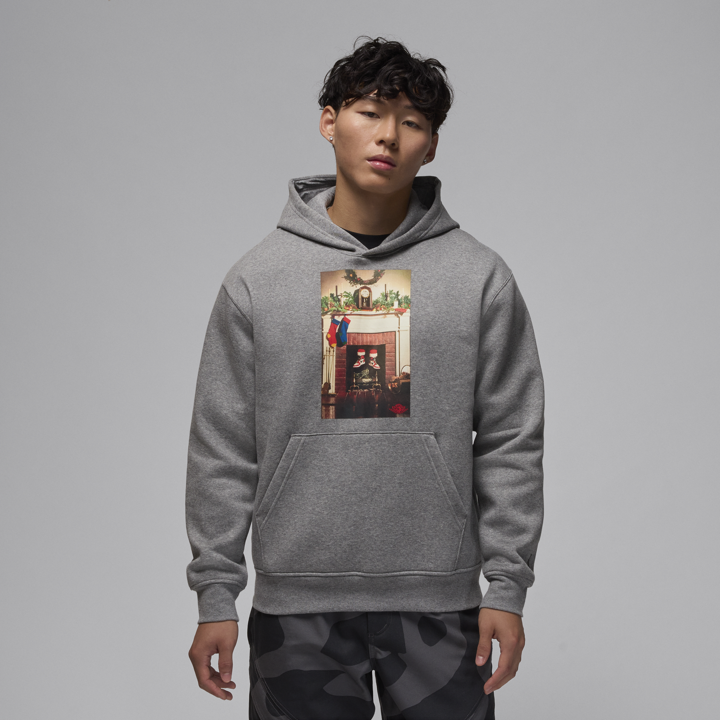 【ナイキ(NIKE)公式ストア】ジョーダン ジャンプマン "Chimney" メンズ フリース プルオーバー パーカー HQ5654-091 グレー 【ナイキ(NIKE)公式ストア】ジョーダン ジャンプマン "Chimney" メンズ フリース プルオーバー パーカー HQ5654-091 グレー
