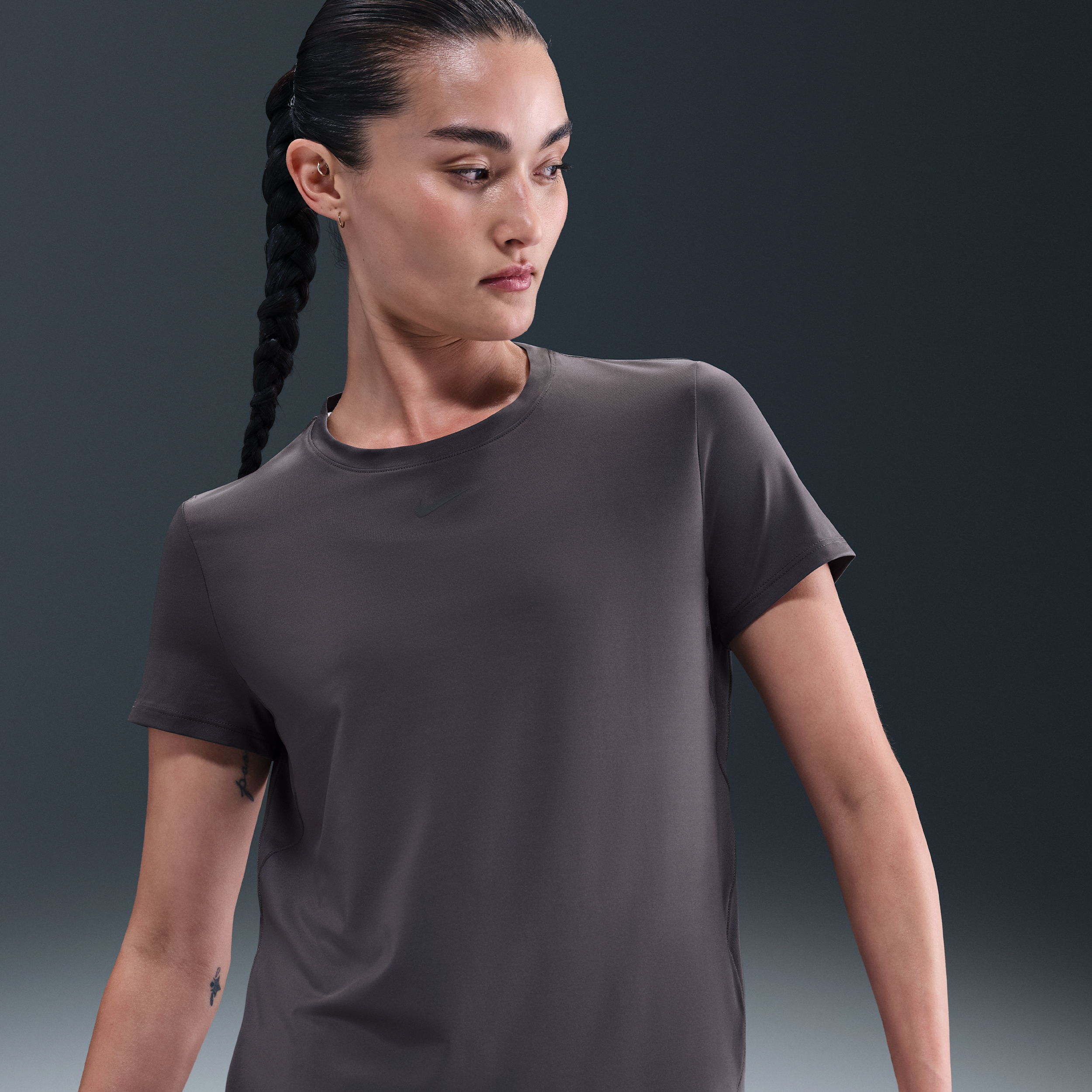 【ナイキ(NIKE)公式ストア】ナイキ ワン クラシック ウィメンズ Dri-FIT ショートスリーブ トップ FN2799-036 グレー 【ナイキ(NIKE)公式ストア】ナイキ ワン クラシック ウィメンズ Dri-FIT ショートスリーブ トップ FN2799-036 グレー