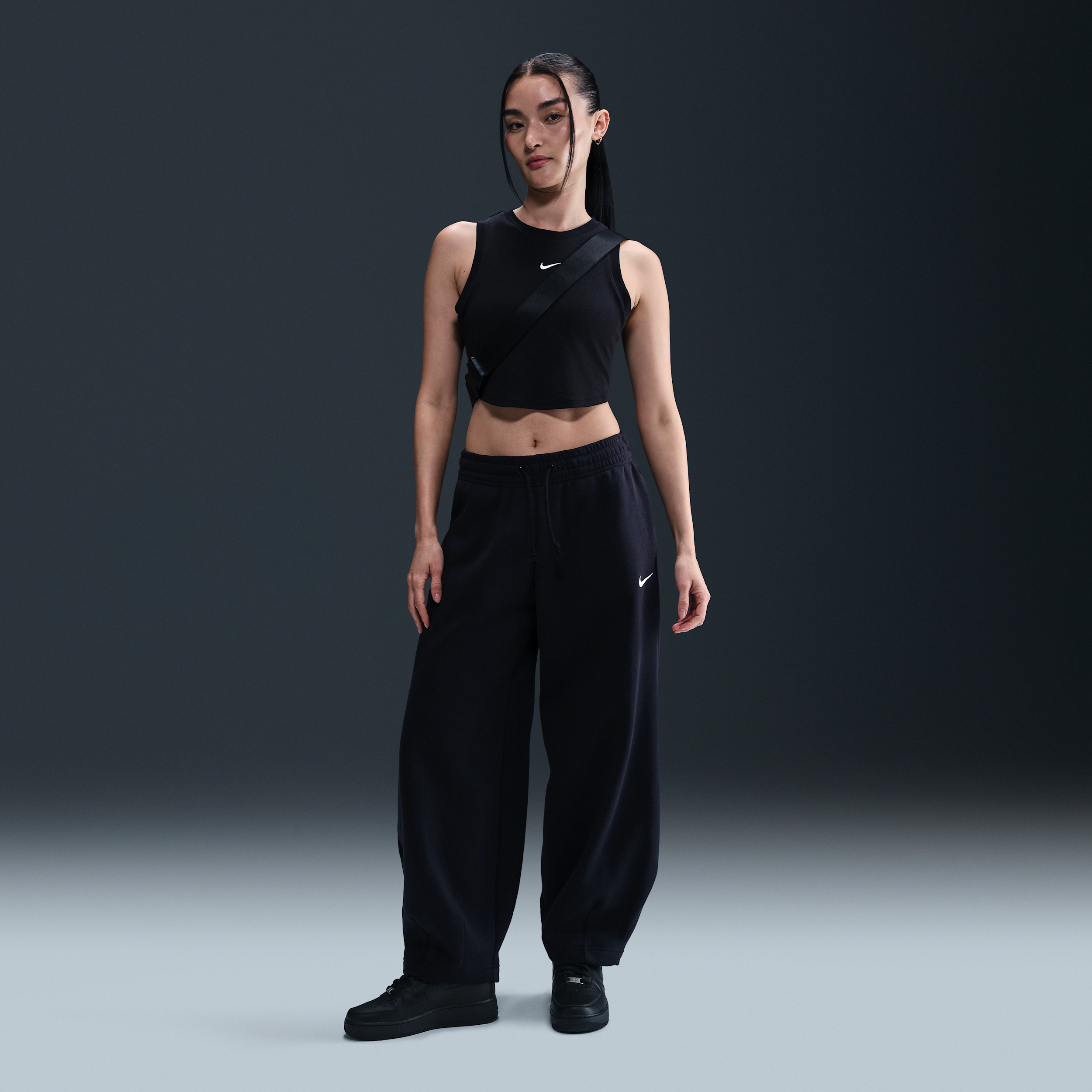 【ナイキ(NIKE)公式ストア】ナイキ スポーツウェア フェニックス フリース ウィメンズ ミッドライズ オーバーサイズド テーパード パンツ HJ0899-010 ブラック 【ナイキ(NIKE)公式ストア】ナイキ スポーツウェア フェニックス フリース ウィメンズ ミッドライズ オーバーサイズド テーパード パンツ HJ0899-010 ブラック