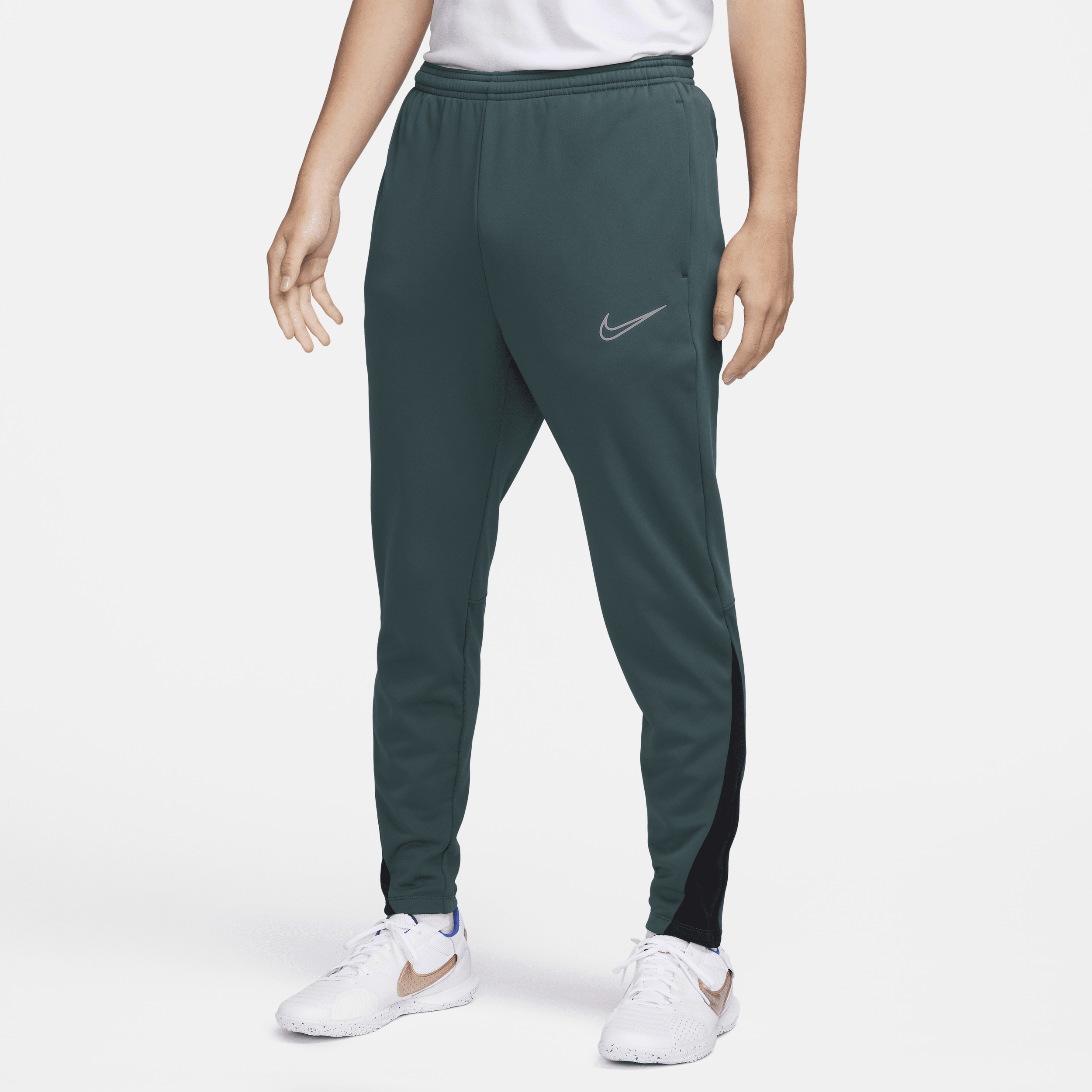 【ナイキ(NIKE)公式ストア】ナイキ アカデミー ウィンター ウォリアー メンズ Therma-FIT サッカーパンツ FB6815-328 グリーン 【ナイキ(NIKE)公式ストア】ナイキ アカデミー ウィンター ウォリアー メンズ Therma-FIT サッカーパンツ FB6815-328 グリーン