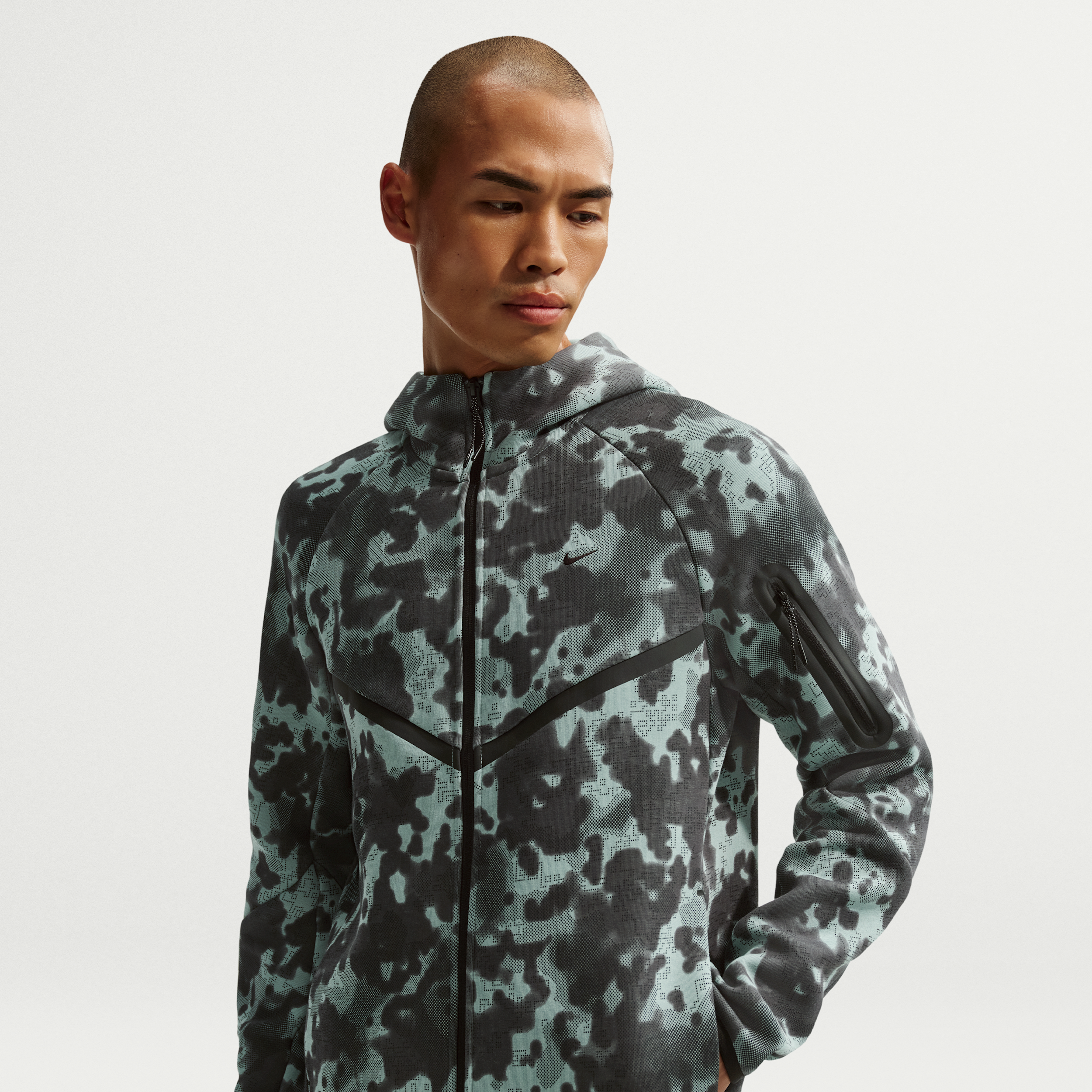 【ナイキ（NIKE）公式ストア】ナイキ テック メンズ フルジップ フリース カモ ウィンドランナー ジャケット HV0956-017 グリーン