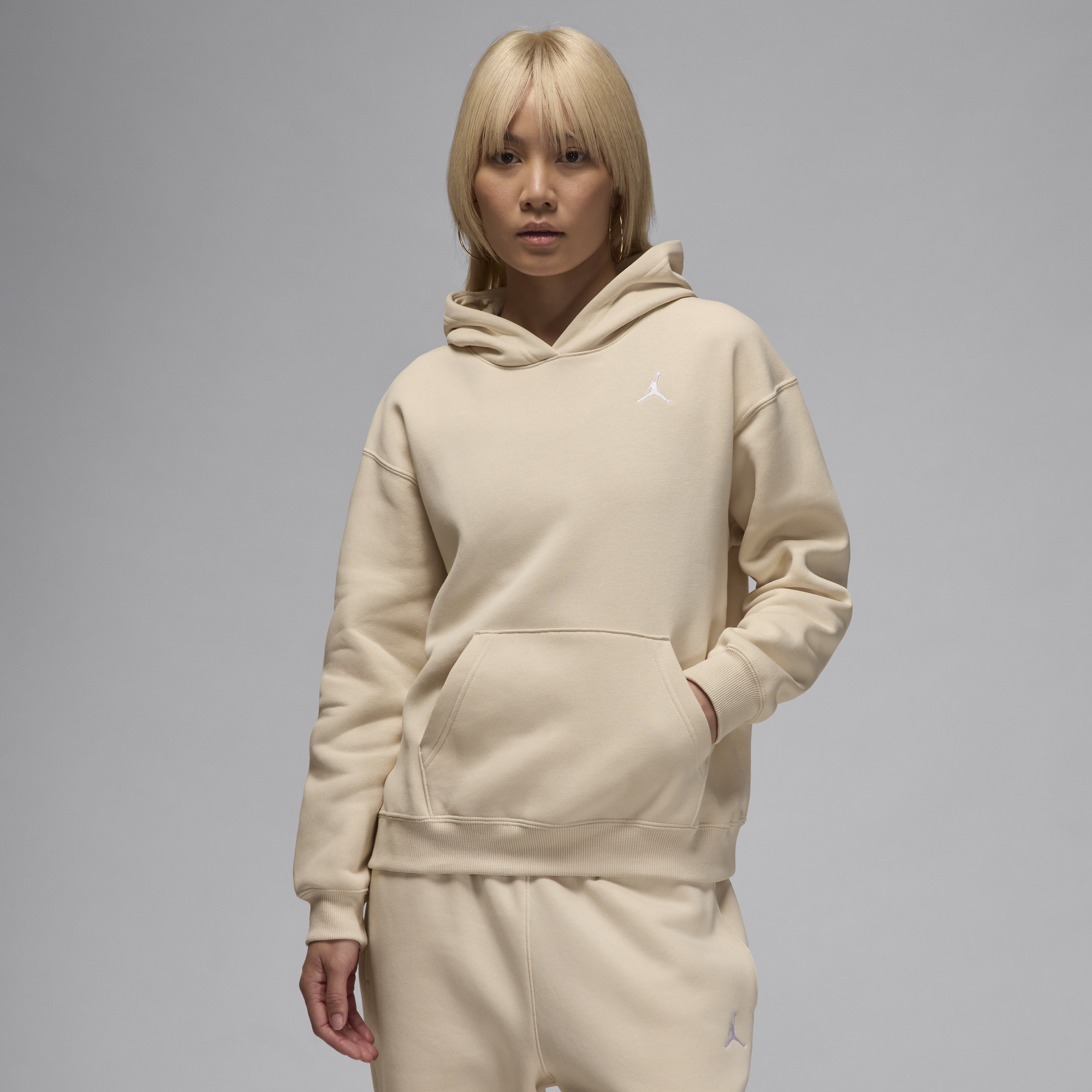 【ナイキ(NIKE)公式ストア】ジョーダン ブルックリン フリース ウィメンズ プルオーバー パーカー FV7072-203 ブラウン 【ナイキ(NIKE)公式ストア】ジョーダン ブルックリン フリース ウィメンズ プルオーバー パーカー FV7072-203 ブラウン
