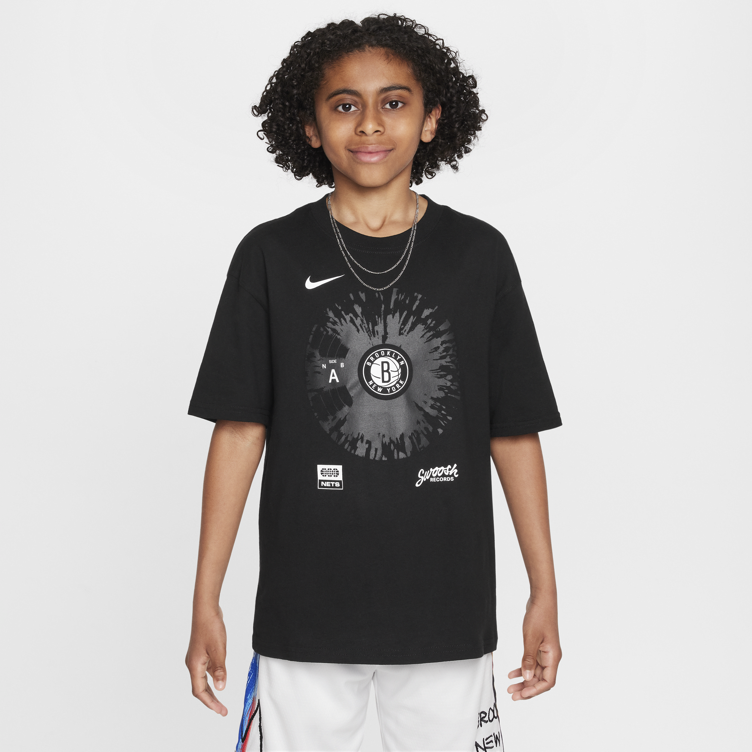 Brooklyn Nets Courtside Nike NBA Max90-T-shirt til større børn (drenge) - sort