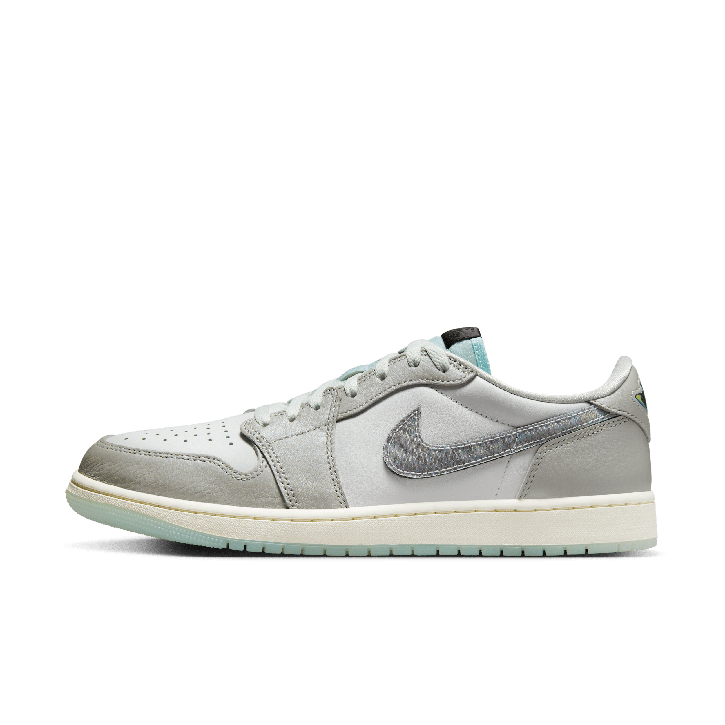 【ナイキ(NIKE)公式ストア】エア ジョーダン 1 レトロ LOW "LNY" メンズシューズ HF3144-100 ホワイト 【ナイキ(NIKE)公式ストア】エア ジョーダン 1 レトロ LOW "LNY" メンズシューズ HF3144-100 ホワイト