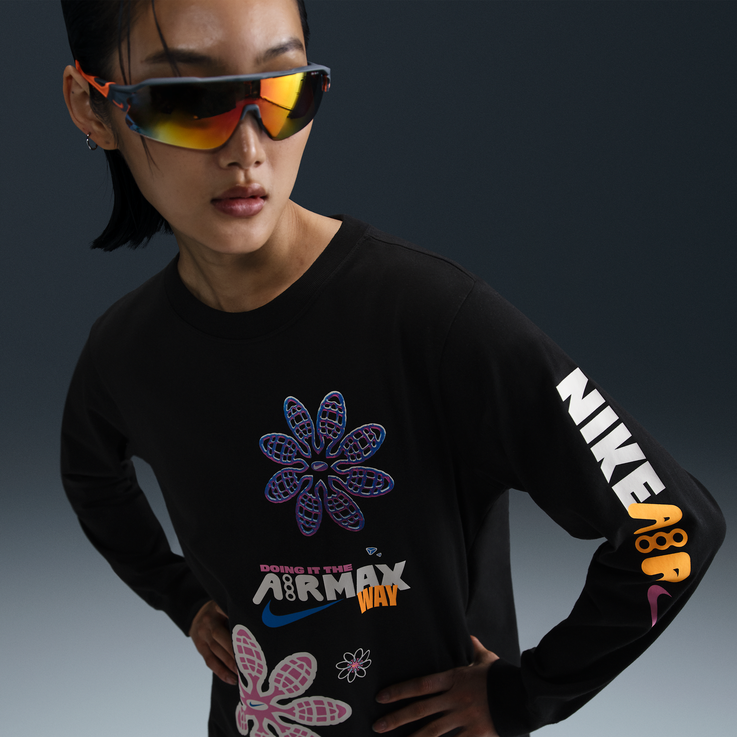 【ナイキ(NIKE)公式ストア】ナイキ スポーツウェア ウィメンズ ルーズ ロングスリーブ グラフィック Tシャツ HF9530-010 ブラック 【ナイキ(NIKE)公式ストア】ナイキ スポーツウェア ウィメンズ ルーズ ロングスリーブ グラフィック Tシャツ HF9530-010 ブラック