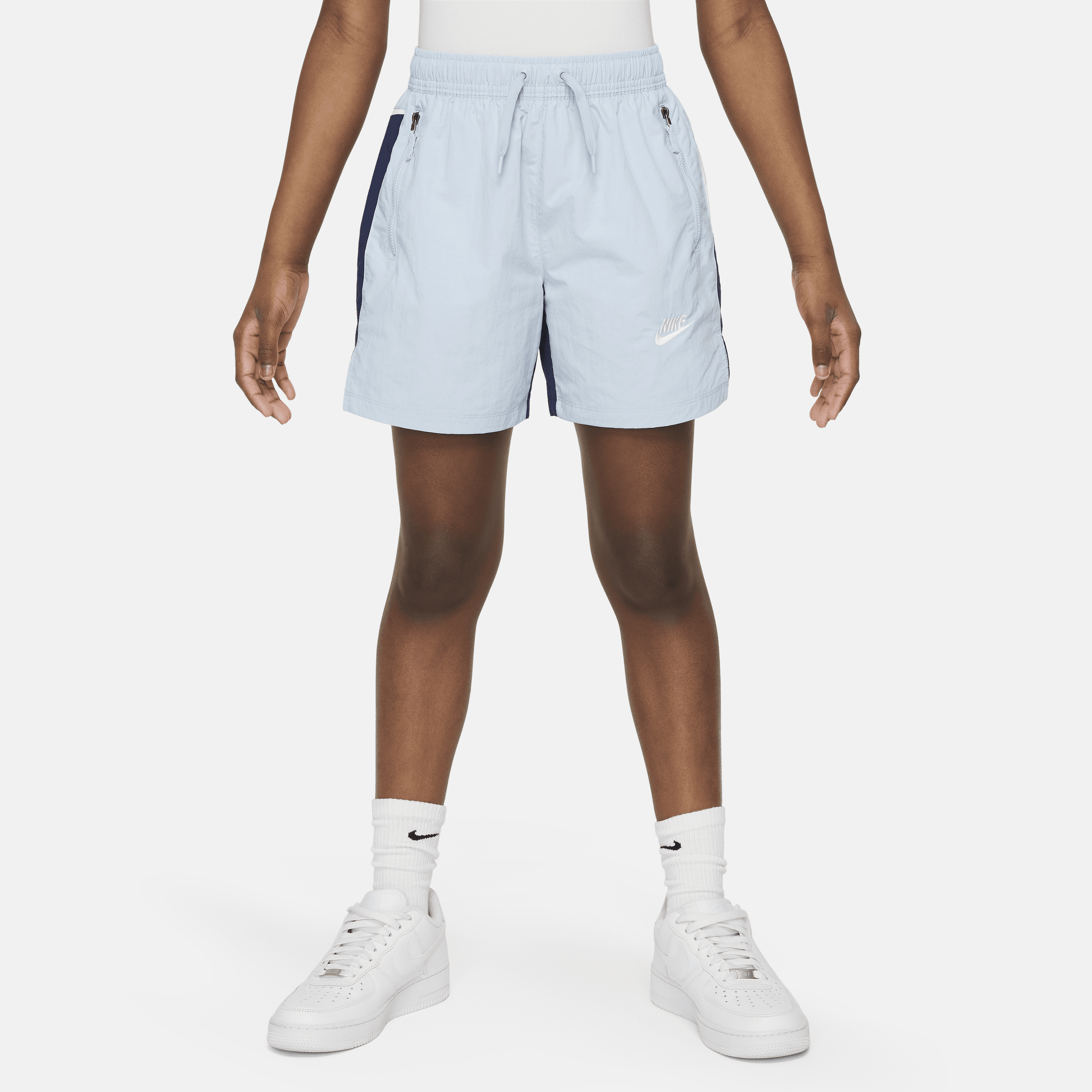 【ナイキ(NIKE)公式ストア】ナイキ スポーツウェア アンプリファイ ジュニア ウーブン ショートパンツ FN9131-440 ブルー 【ナイキ(NIKE)公式ストア】ナイキ スポーツウェア アンプリファイ ジュニア ウーブン ショートパンツ FN9131-440 ブルー
