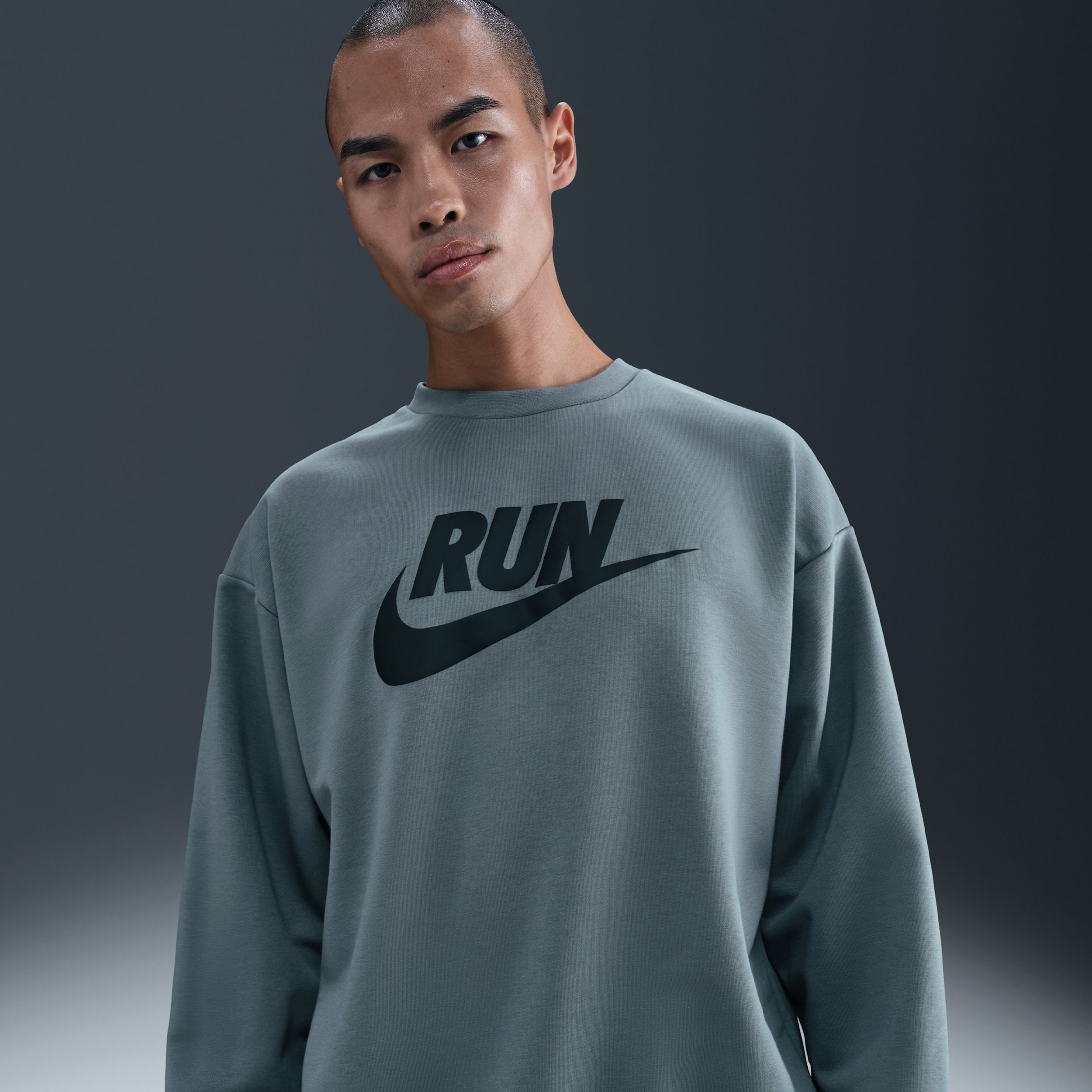【ナイキ(NIKE)公式ストア】ナイキ メンズ Dri-FIT フリース ランニングクルー IH2823-084 グレー 【ナイキ(NIKE)公式ストア】ナイキ メンズ Dri-FIT フリース ランニングクルー IH2823-084 グレー
