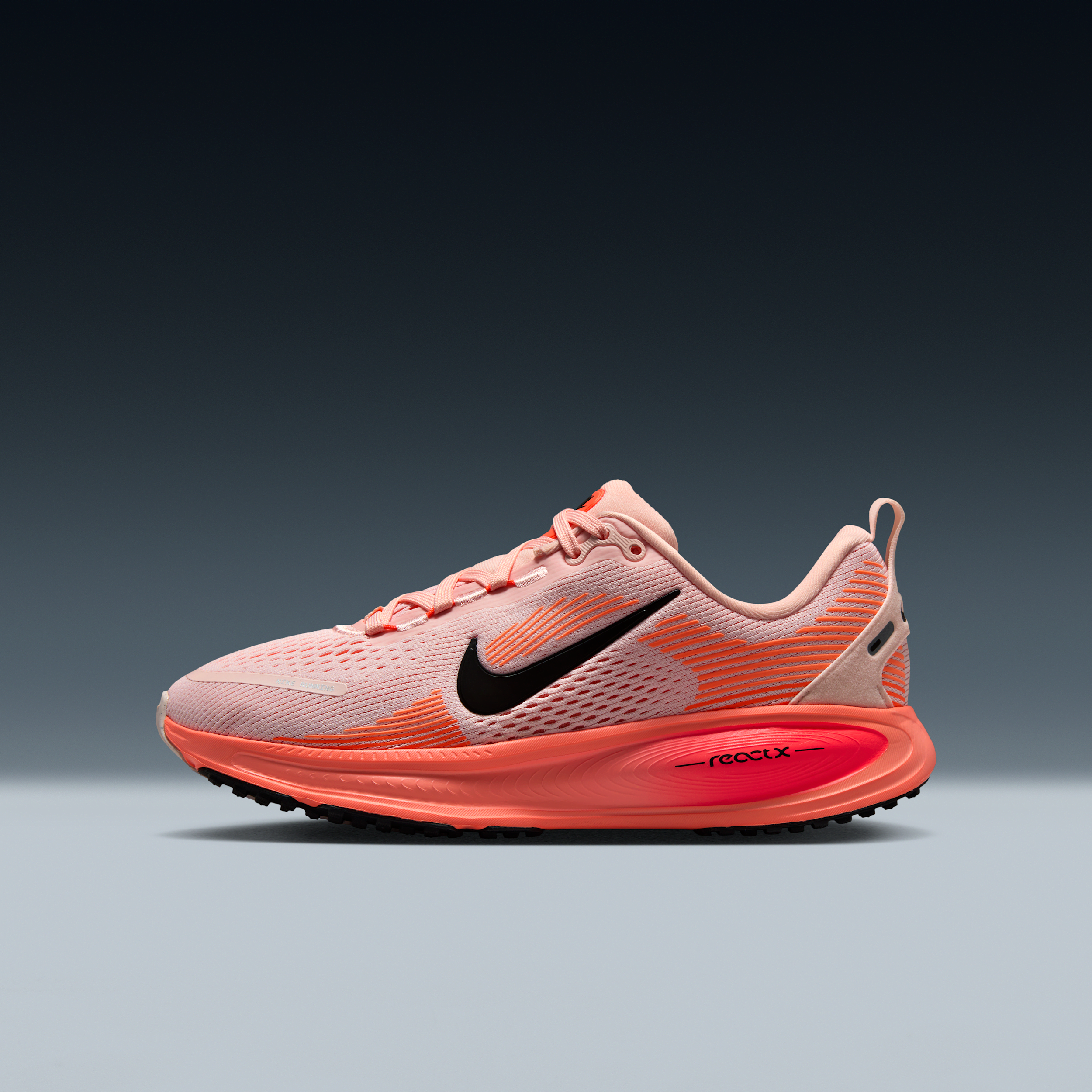 【ナイキ(NIKE)公式ストア】ナイキ ボメロ 18 ジュニア ロード ランニングシューズ HQ2157-600 ピンク 【ナイキ(NIKE)公式ストア】ナイキ ボメロ 18 ジュニア ロード ランニングシューズ HQ2157-600 ピンク