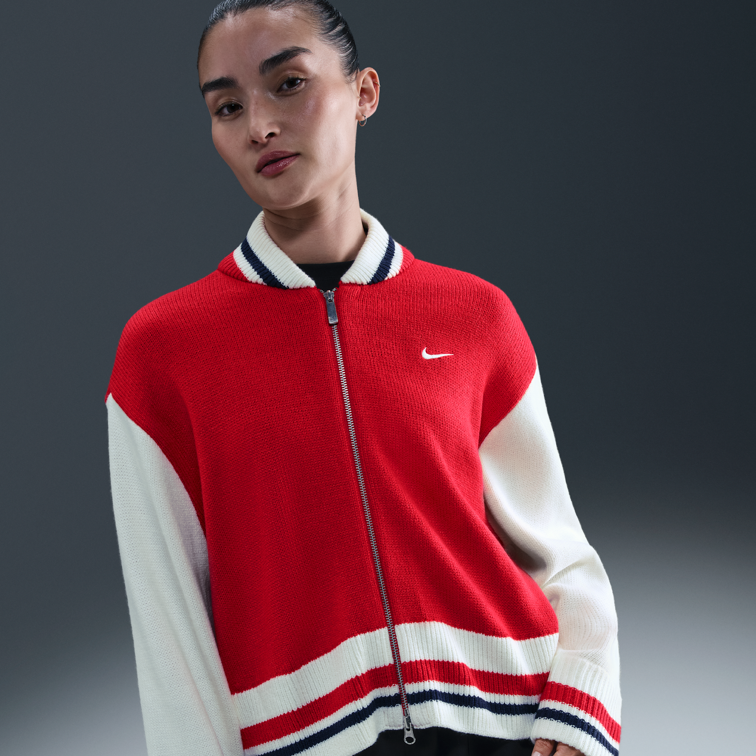 【ナイキ(NIKE)公式ストア】ナイキ スポーツウェア ウィメンズカーディガン HV2495-657 レッド 【ナイキ(NIKE)公式ストア】ナイキ スポーツウェア ウィメンズカーディガン HV2495-657 レッド