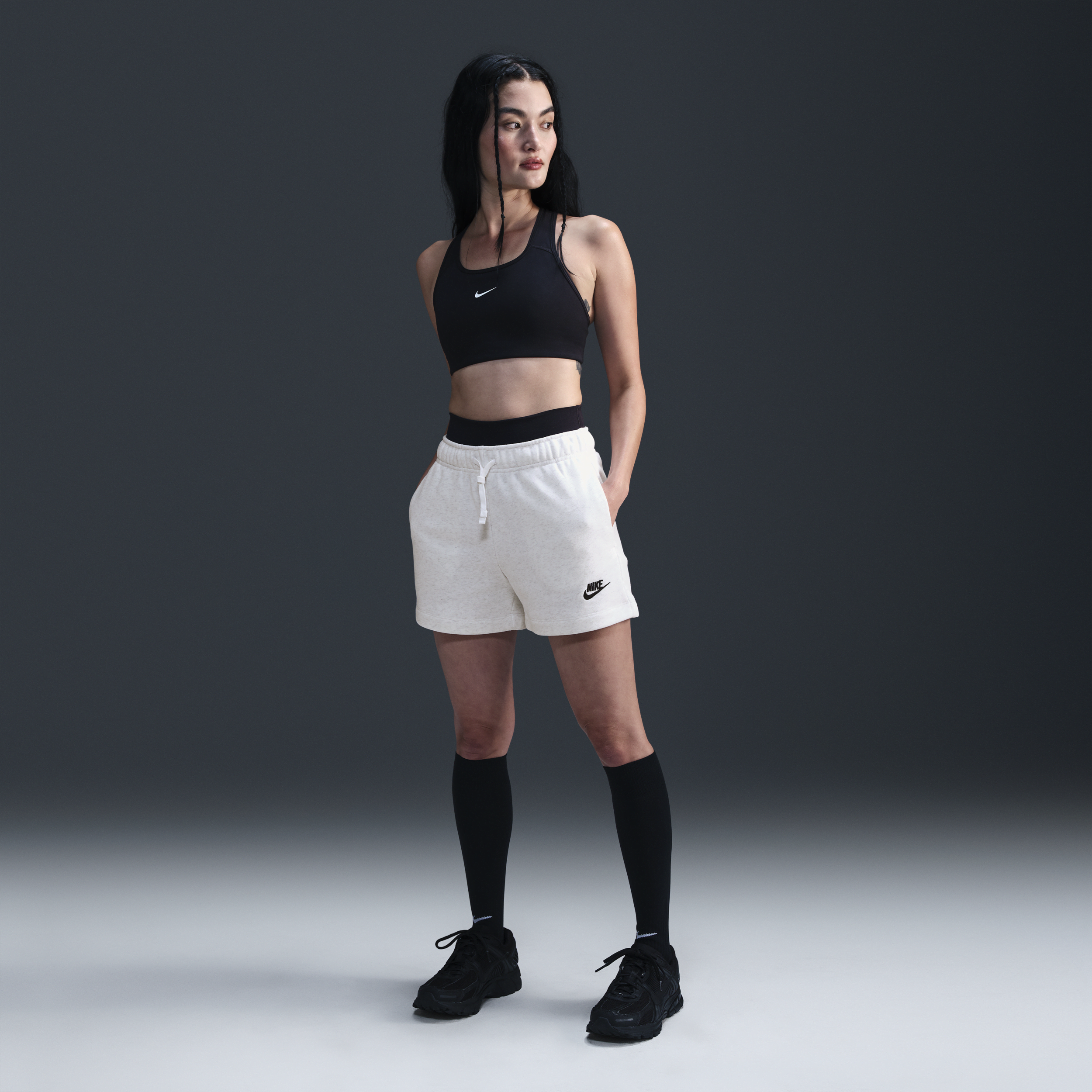 【ナイキ(NIKE)公式ストア】ナイキ スポーツウェア クラブ フリース ウィメンズ ミッドライズ ショートパンツ DQ5803-051 ブラウン 【ナイキ(NIKE)公式ストア】ナイキ スポーツウェア クラブ フリース ウィメンズ ミッドライズ ショートパンツ DQ5803-051 ブラウン