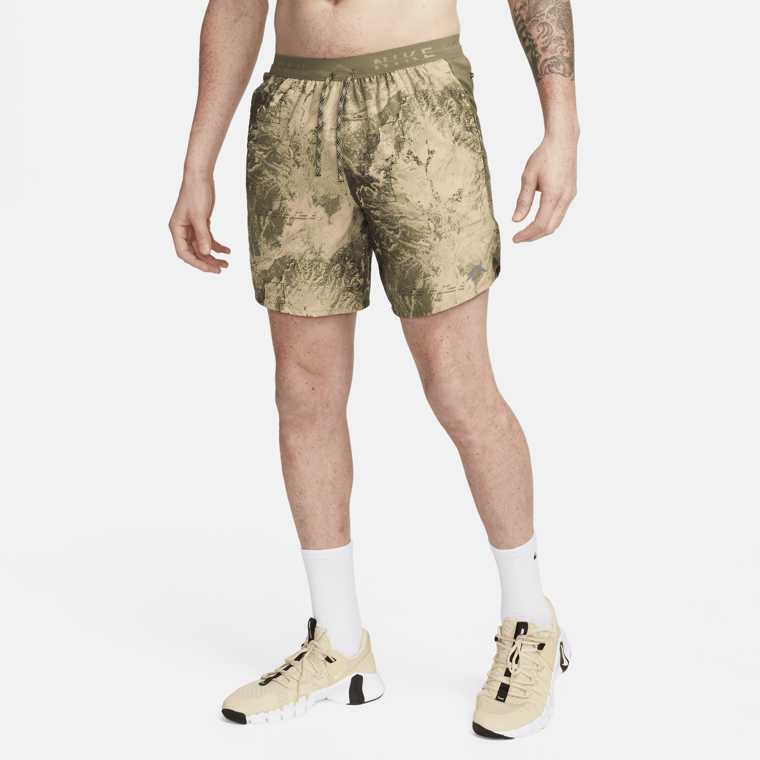 Nike Stride Pantalón corto de running Dri-FIT de 18 cm con malla interior - Hombre - Verde