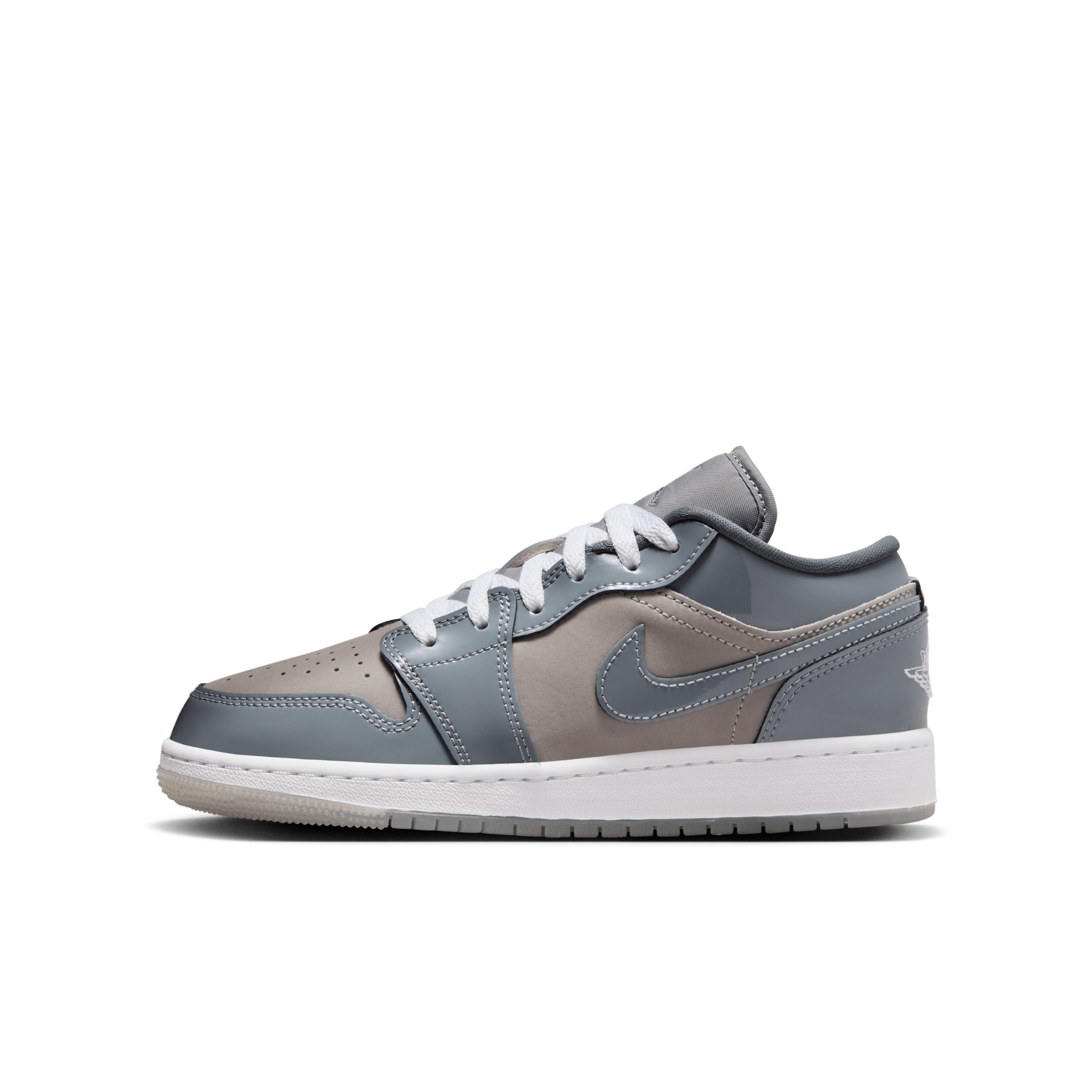 【ナイキ(NIKE)公式ストア】エア ジョーダン 1 LOW SE ジュニアシューズ HF3188-011 グレー 【ナイキ(NIKE)公式ストア】エア ジョーダン 1 LOW SE ジュニアシューズ HF3188-011 グレー