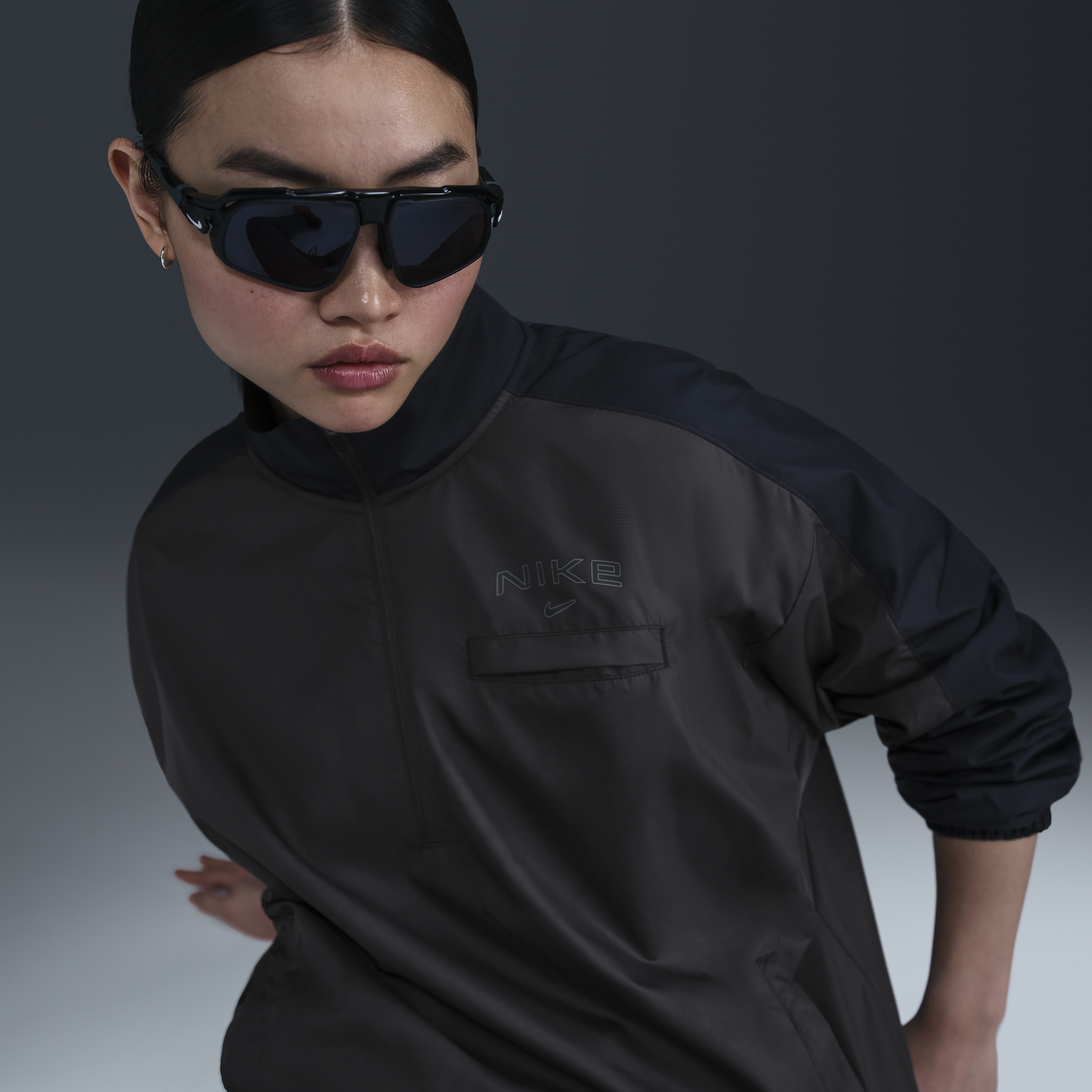 【ナイキ(NIKE)公式ストア】ナイキ ウィメンズ ランニングジャケット HQ3238-254 ブラウン 【ナイキ(NIKE)公式ストア】ナイキ ウィメンズ ランニングジャケット HQ3238-254 ブラウン