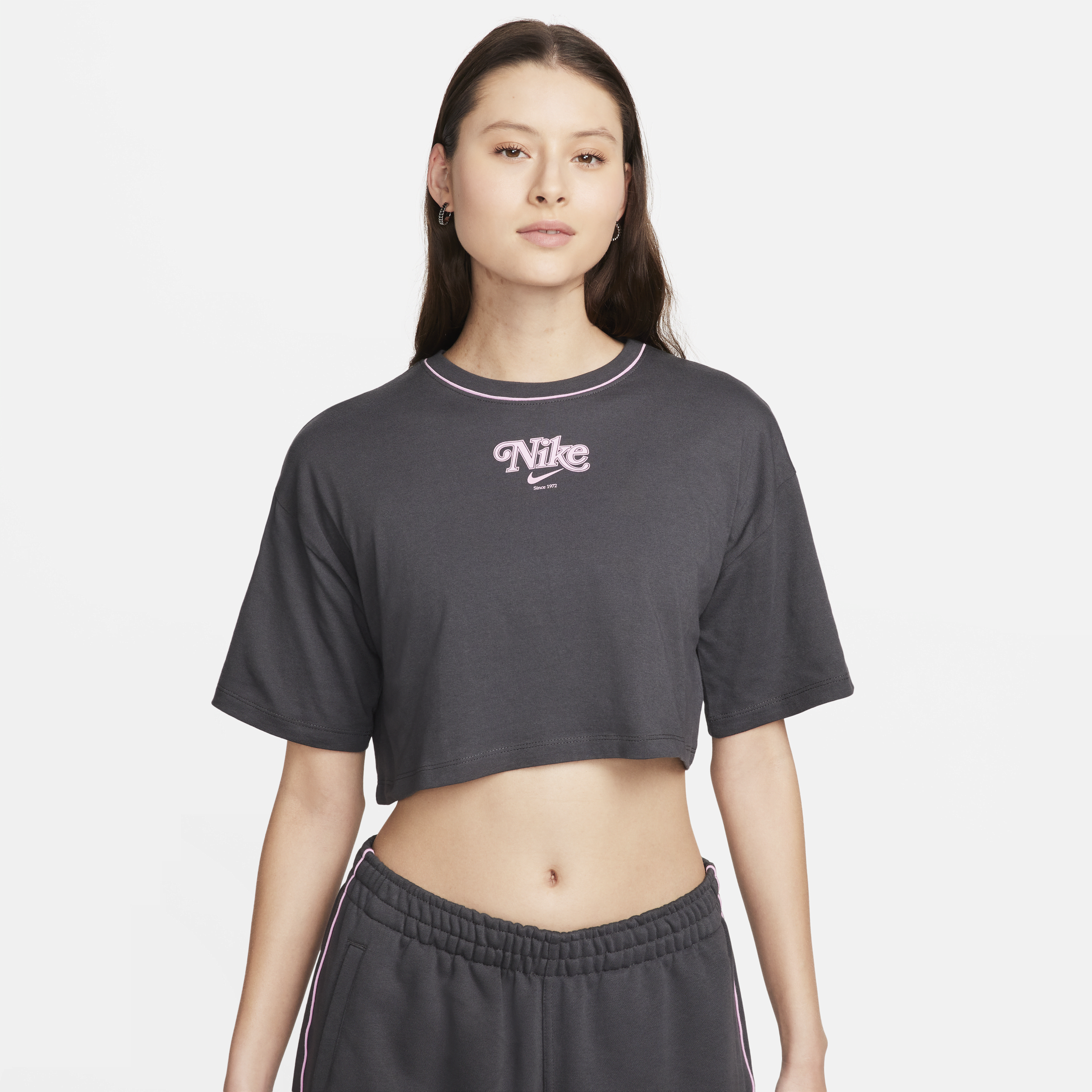 Kort Nike Sportswear-T-shirt til kvinder - grå