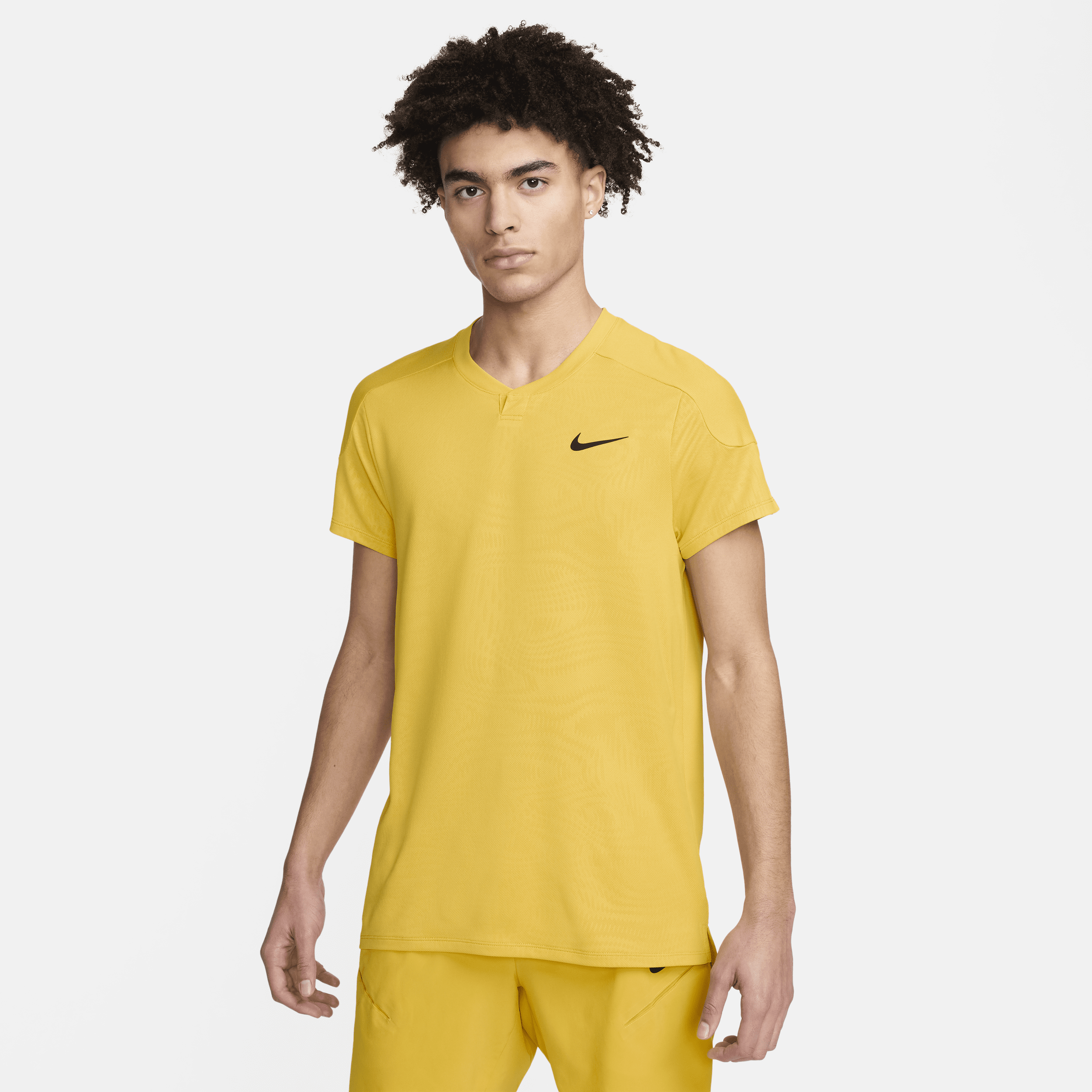 NikeCourt Slam Dri-FIT-tennisoverdel til mænd - gul