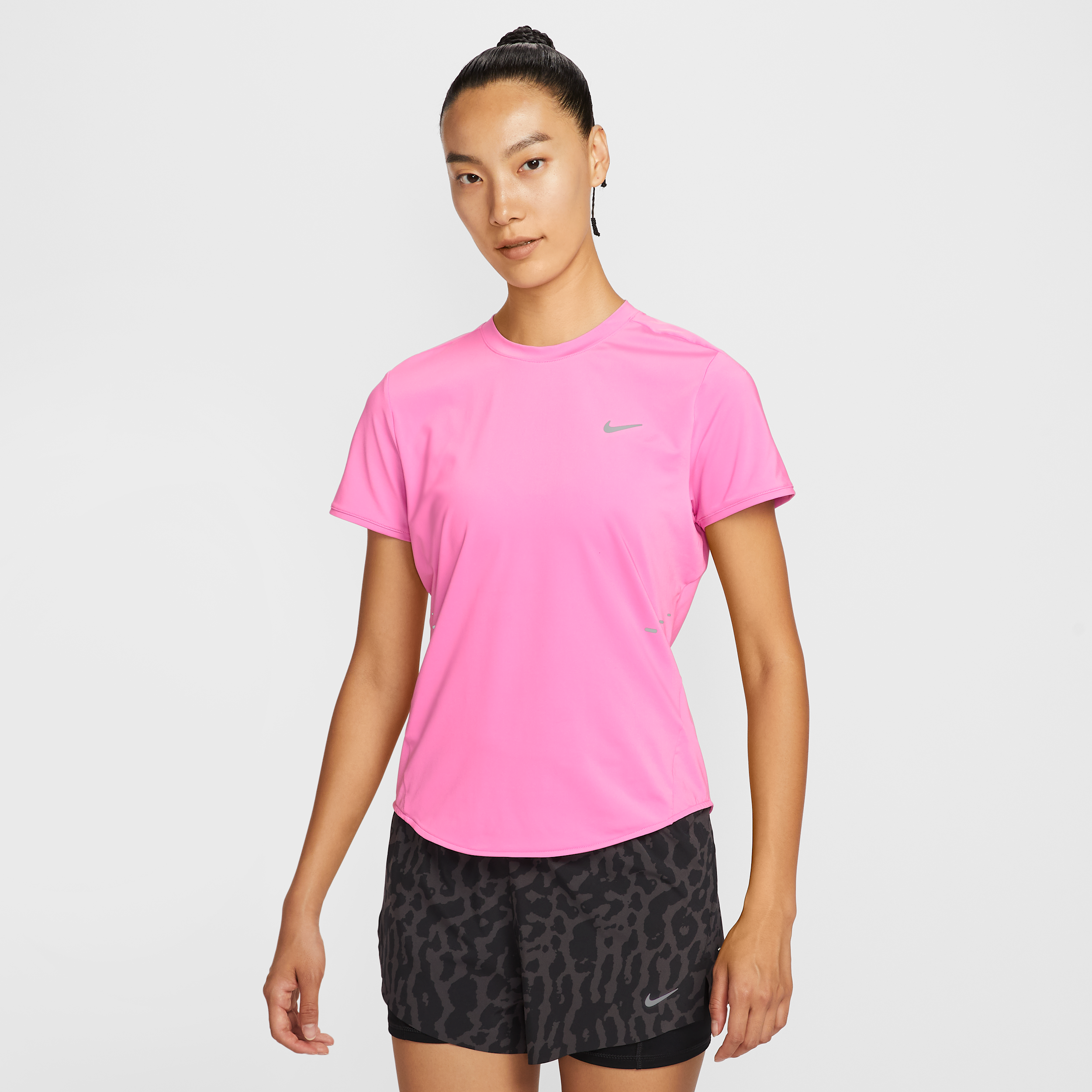 【ナイキ(NIKE)公式ストア】ナイキ スウィフト ウィメンズ Dri-FIT ショートスリーブ ランニングトップ HM9699-675 ピンク 【ナイキ(NIKE)公式ストア】ナイキ スウィフト ウィメンズ Dri-FIT ショートスリーブ ランニングトップ HM9699-675 ピンク