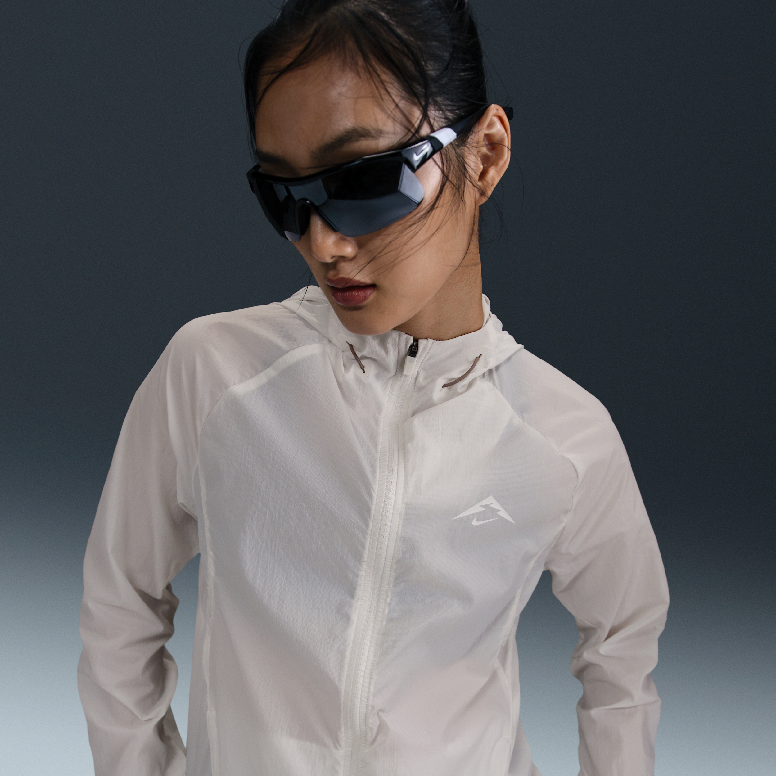 【ナイキ(NIKE)公式ストア】ナイキ トレイル ウィメンズ レペル ランニングジャケット HJ2251-030 グレー 【ナイキ(NIKE)公式ストア】ナイキ トレイル ウィメンズ レペル ランニングジャケット HJ2251-030 グレー