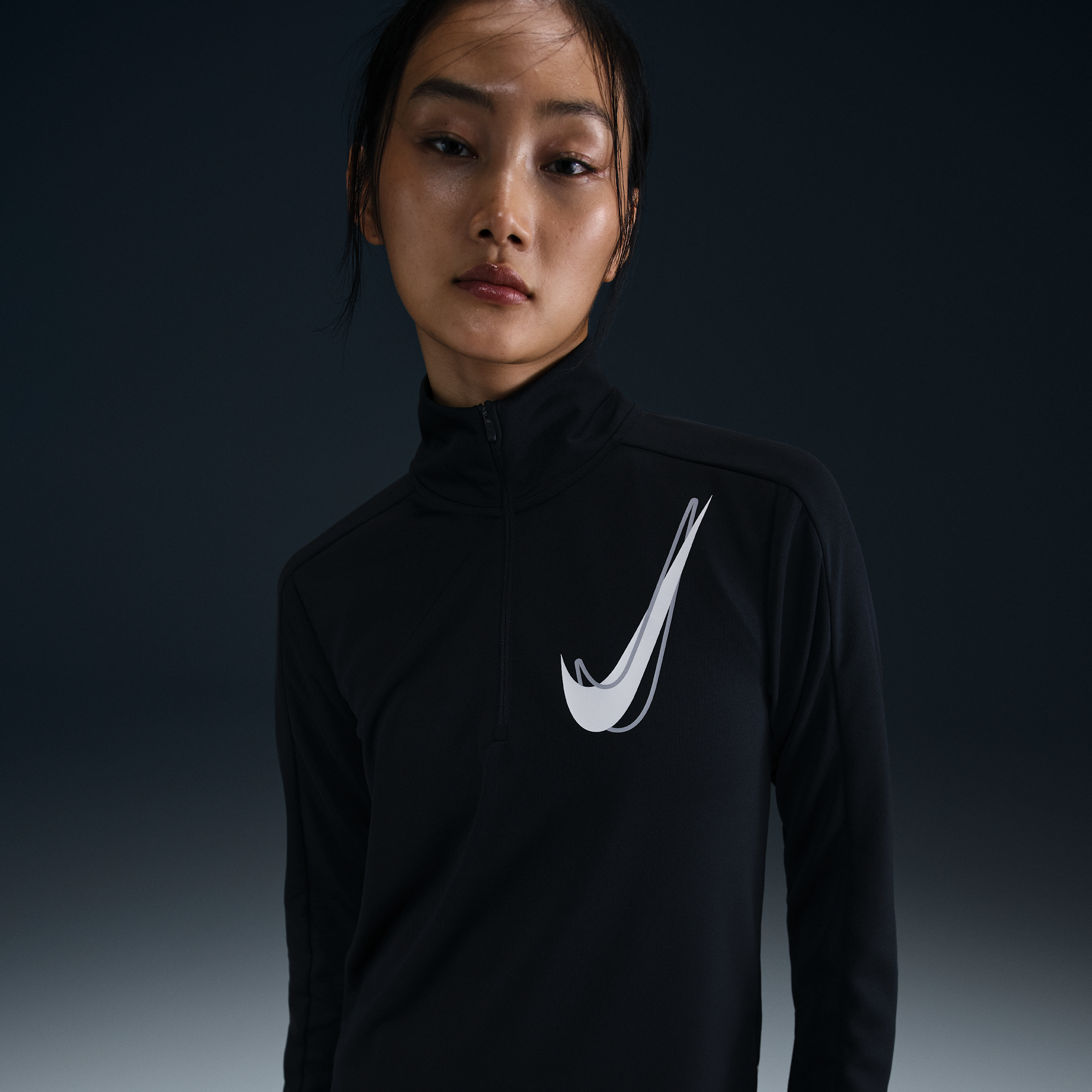 【ナイキ(NIKE)公式ストア】ナイキ スウッシュ ウィメンズ Dri-FIT 1/2ジップ ランニング ミッド レイヤー HJ2226-010 ブラック 【ナイキ(NIKE)公式ストア】ナイキ スウッシュ ウィメンズ Dri-FIT 1/2ジップ ランニング ミッド レイヤー HJ2226-010 ブラック
