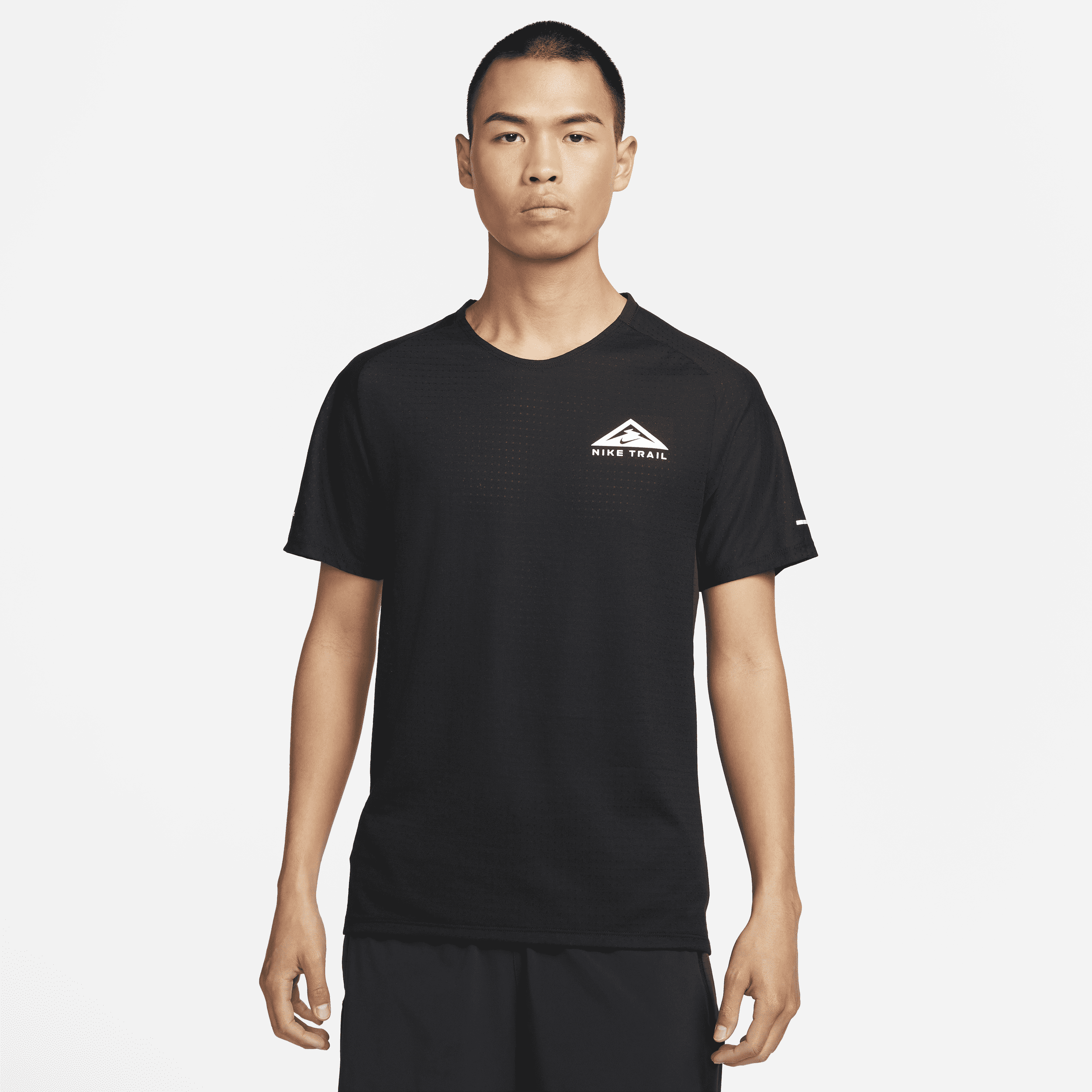 【ナイキ(NIKE)公式ストア】ナイキ Dri-FIT トレイル ソーラー チェイス メンズ ショートスリーブ トレイル ランニングトップ DV9306-010 ブラック 【ナイキ(NIKE)公式ストア】ナイキ Dri-FIT トレイル ソーラー チェイス メンズ ショートスリーブ トレイル ランニングトップ DV9306-010 ブラック