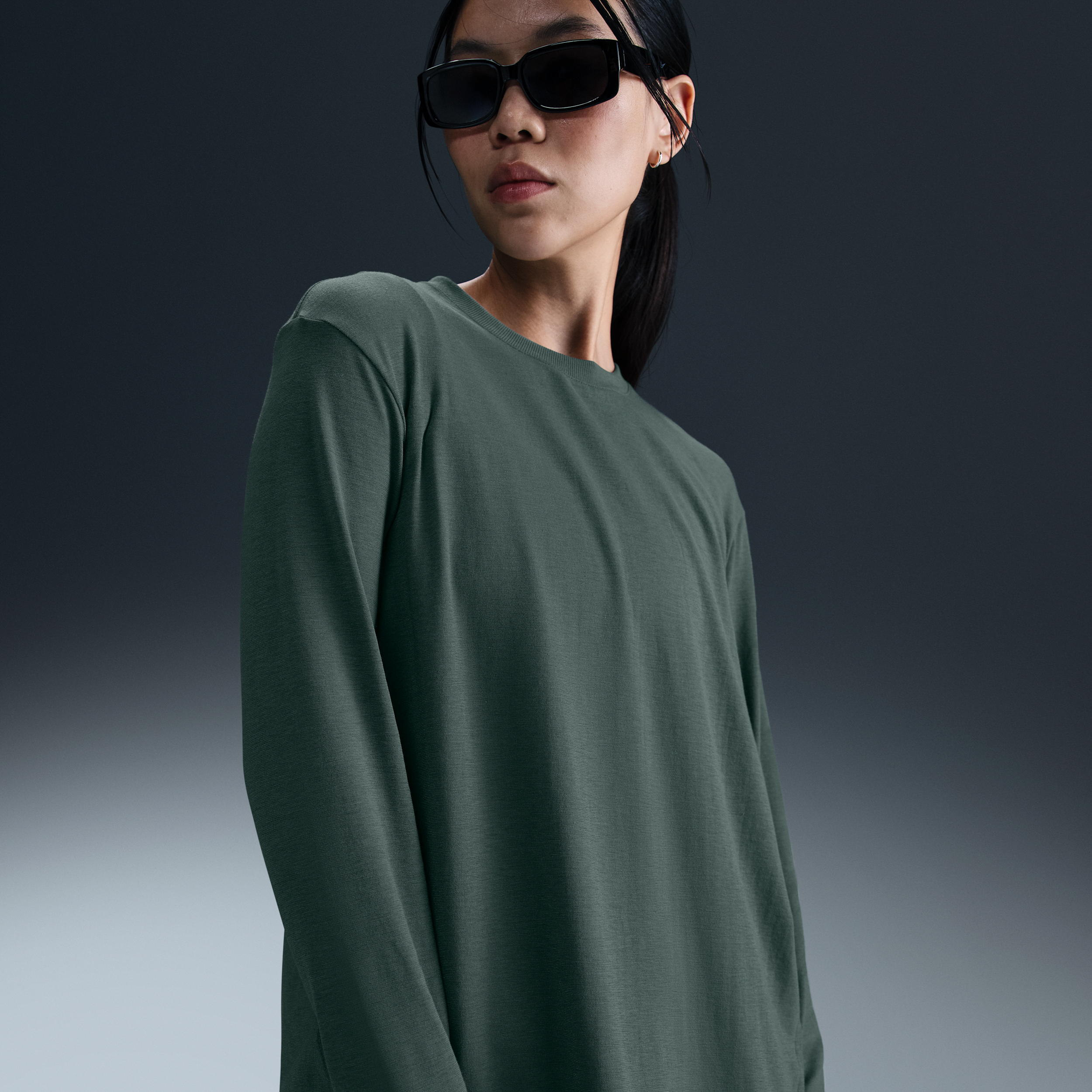 【ナイキ(NIKE)公式ストア】ナイキ ワン リラックスド ウィメンズ Dri-FIT ロングスリーブ トップ FN2818-338 グリーン 【ナイキ(NIKE)公式ストア】ナイキ ワン リラックスド ウィメンズ Dri-FIT ロングスリーブ トップ FN2818-338 グリーン