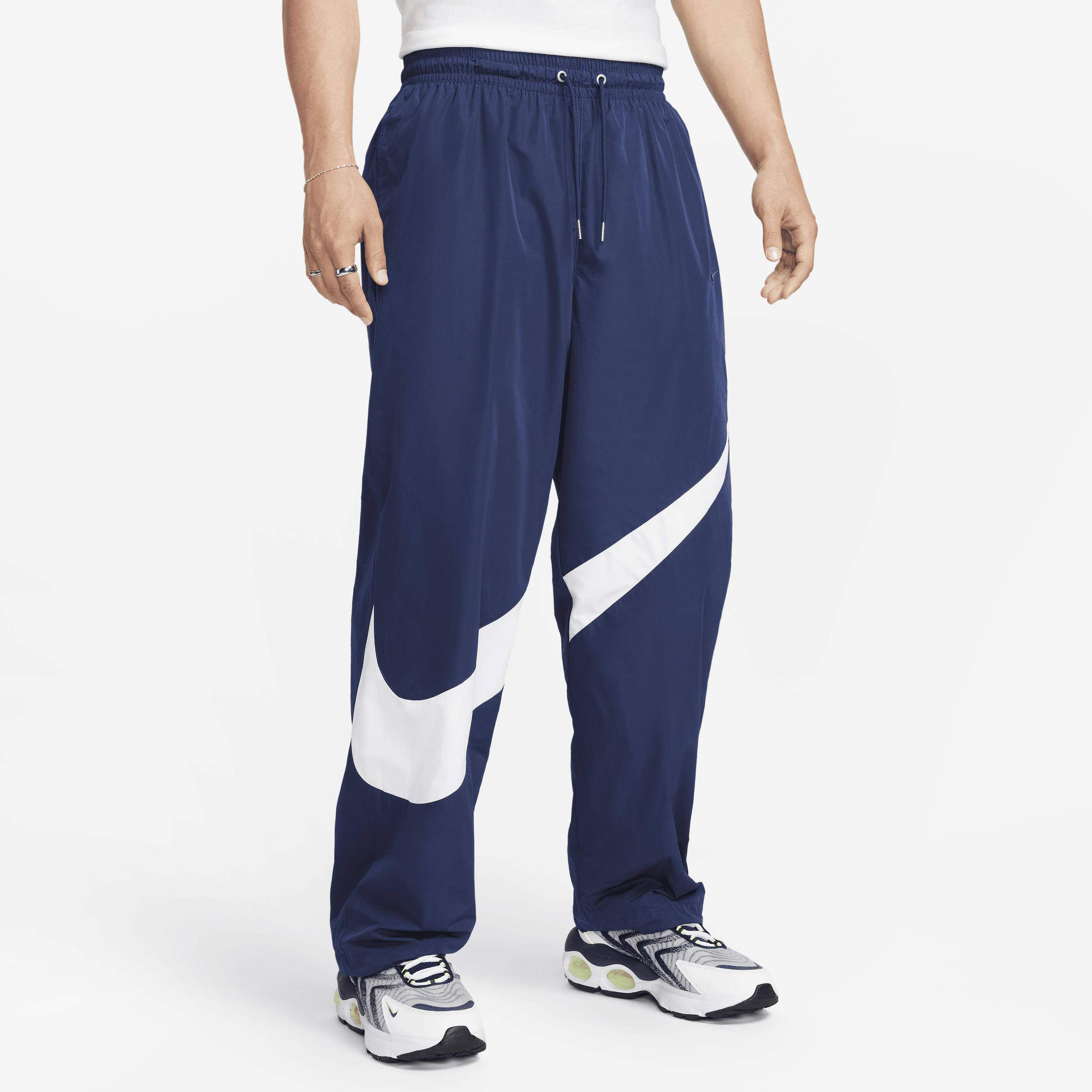 【ナイキ(NIKE)公式ストア】ナイキ スウッシュ メンズ ウーブンパンツ FB7881-410 ブルー 【ナイキ(NIKE)公式ストア】ナイキ スウッシュ メンズ ウーブンパンツ FB7881-410 ブルー