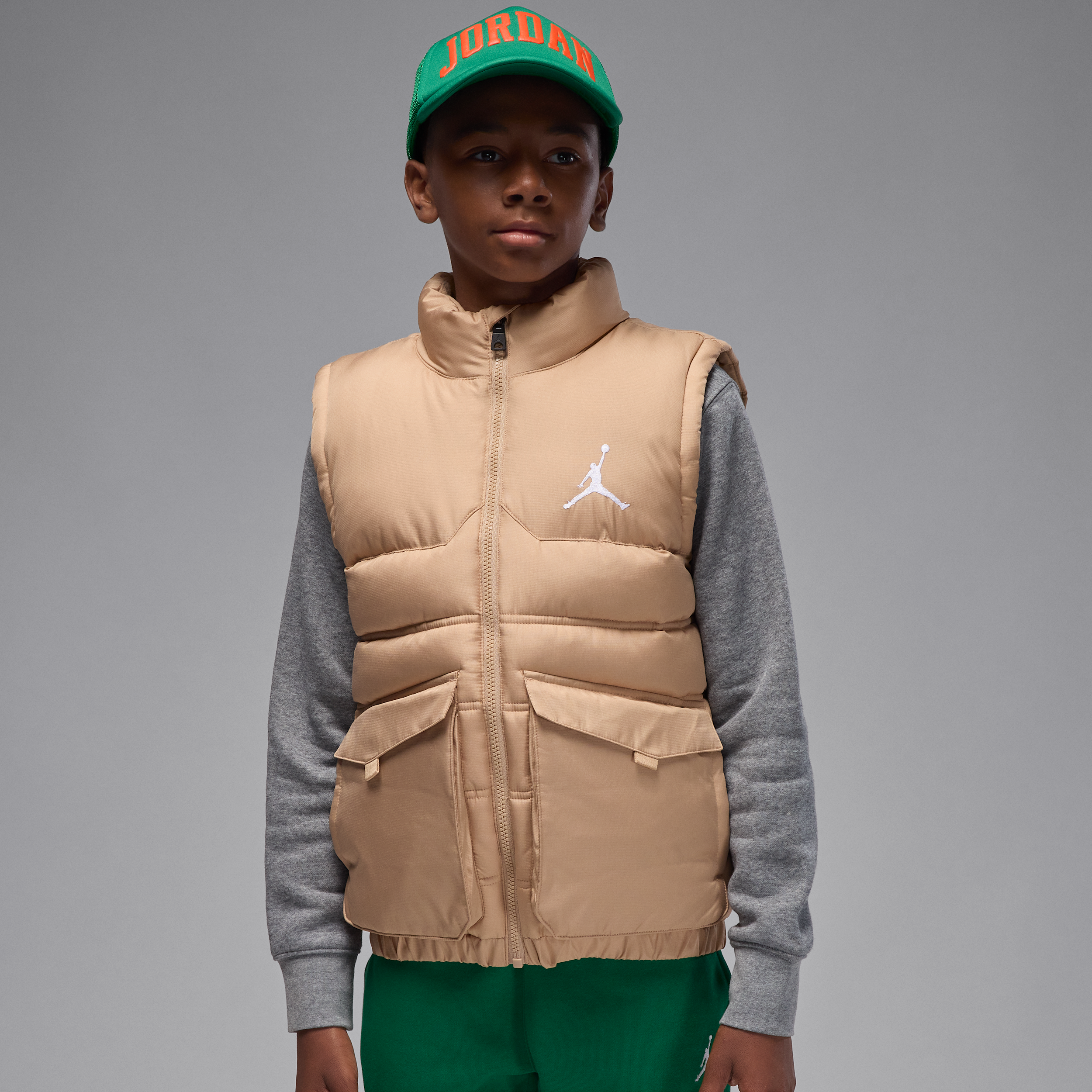 【ナイキ(NIKE)公式ストア】ジョーダン ジュニア フィルド パファー ベスト IO2582-200 ブラウン 【ナイキ(NIKE)公式ストア】ジョーダン ジュニア フィルド パファー ベスト IO2582-200 ブラウン