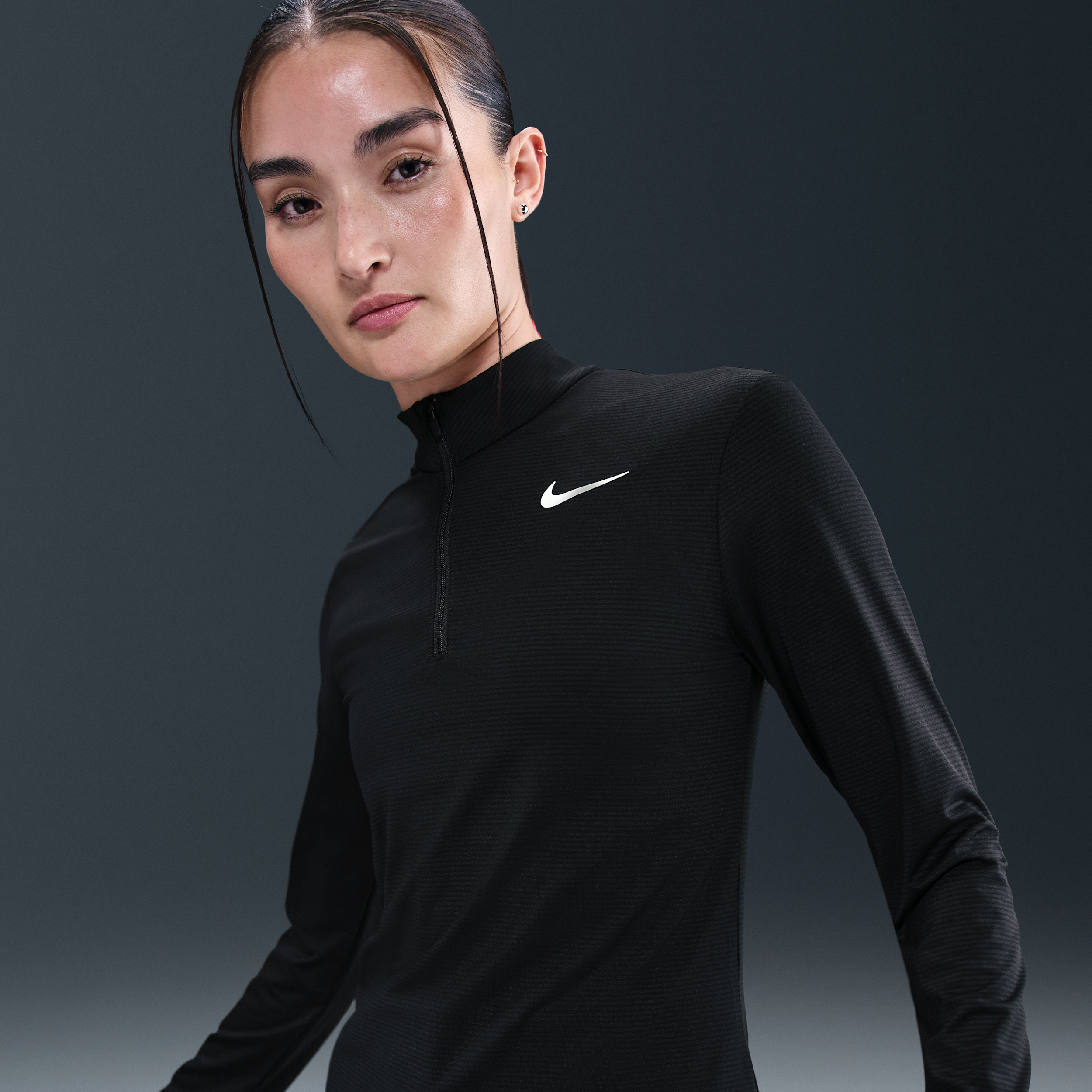 【ナイキ（NIKE）公式ストア】ナイキ ビクトリー ウィメンズ Dri-FIT UV プロテクション 1/4ジップ ゴルフトップ HF6587-010 ブラック