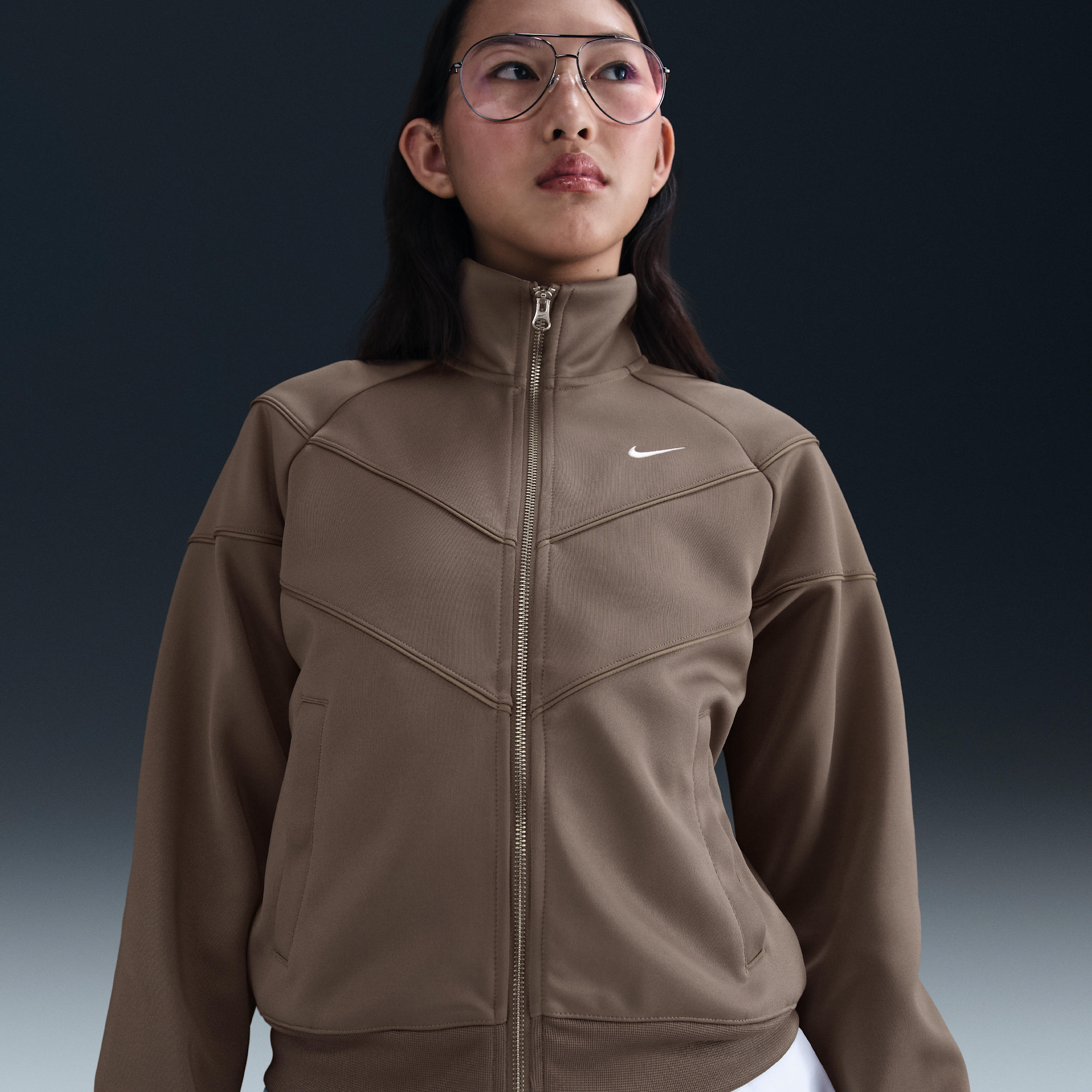 【ナイキ(NIKE)公式ストア】ナイキ スポーツウェア ウィンドランナー ウィメンズ ニット ジャケット HJ0976-233 ブラウン 【ナイキ(NIKE)公式ストア】ナイキ スポーツウェア ウィンドランナー ウィメンズ ニット ジャケット HJ0976-233 ブラウン