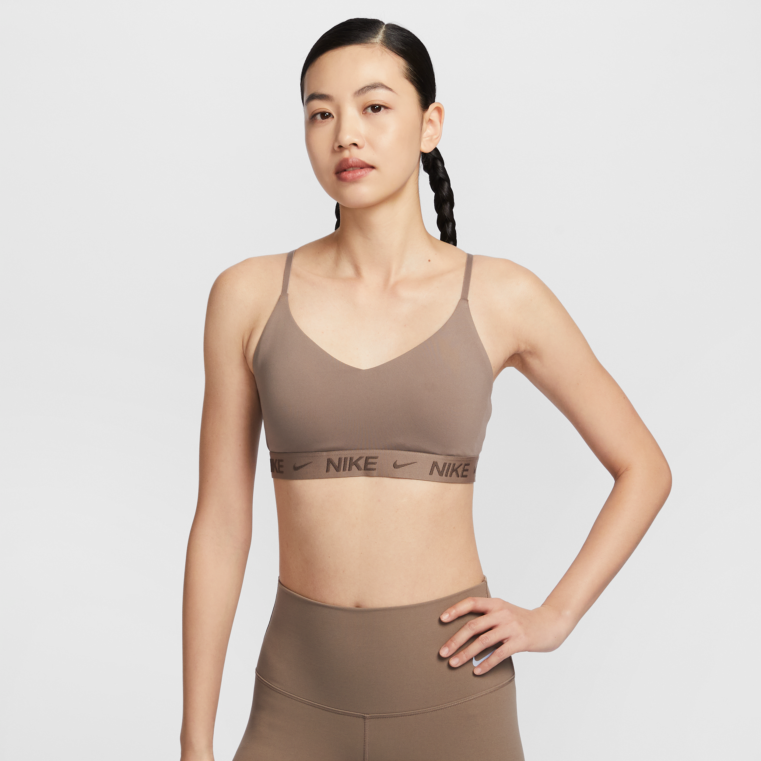 【ナイキ(NIKE)公式ストア】ナイキ インディ ライトサポート ウィメンズ パッディド アジャスタブル スポーツブラ FD1063-233 ブラウン 【ナイキ(NIKE)公式ストア】ナイキ インディ ライトサポート ウィメンズ パッディド アジャスタブル スポーツブラ FD1063-233 ブラウン