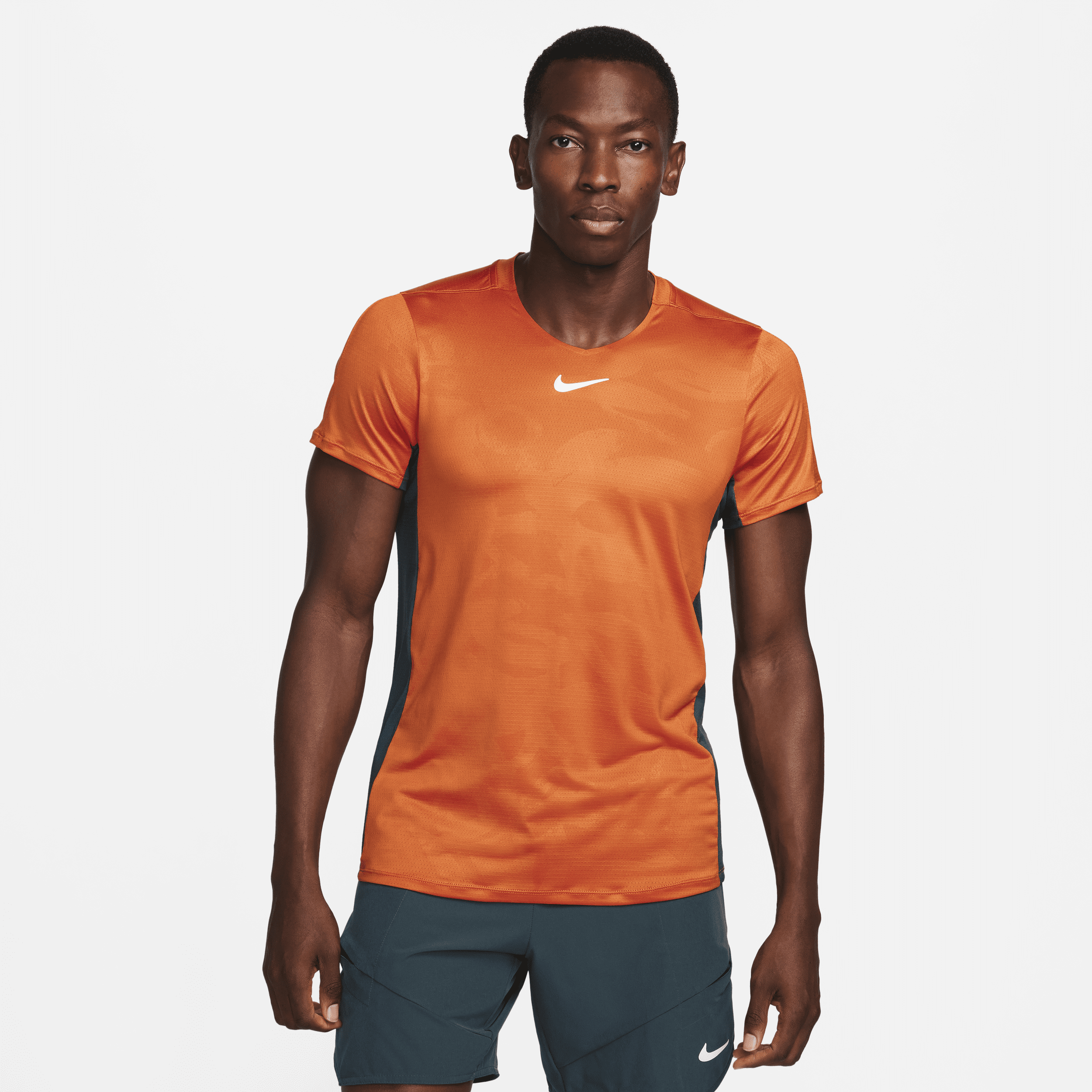 NikeCourt Dri-FIT Advantage-tennistrøje til mænd - Orange