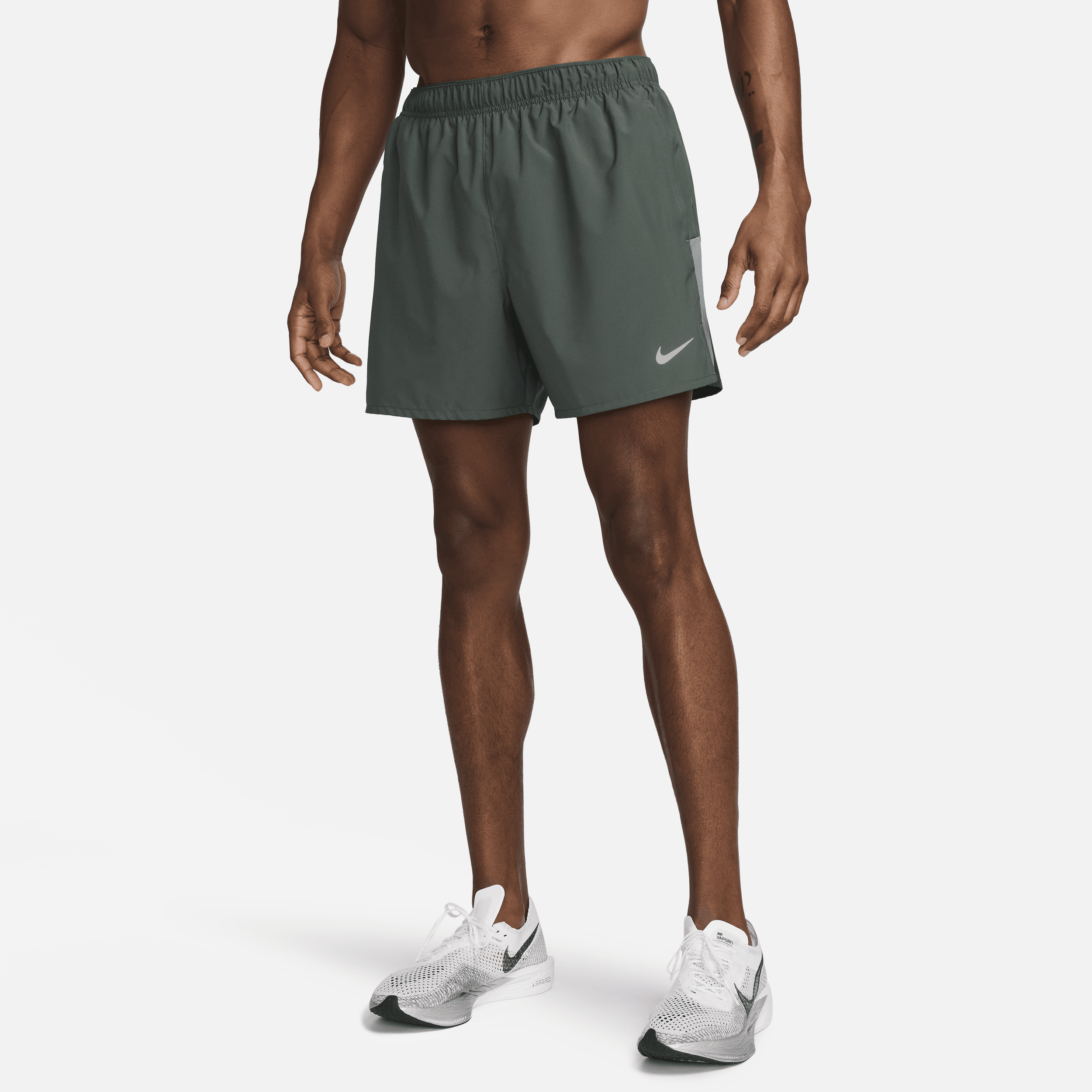 Nike Challenger-Dri-FIT-løbeshorts (13 cm) med indershorts til mænd - grøn