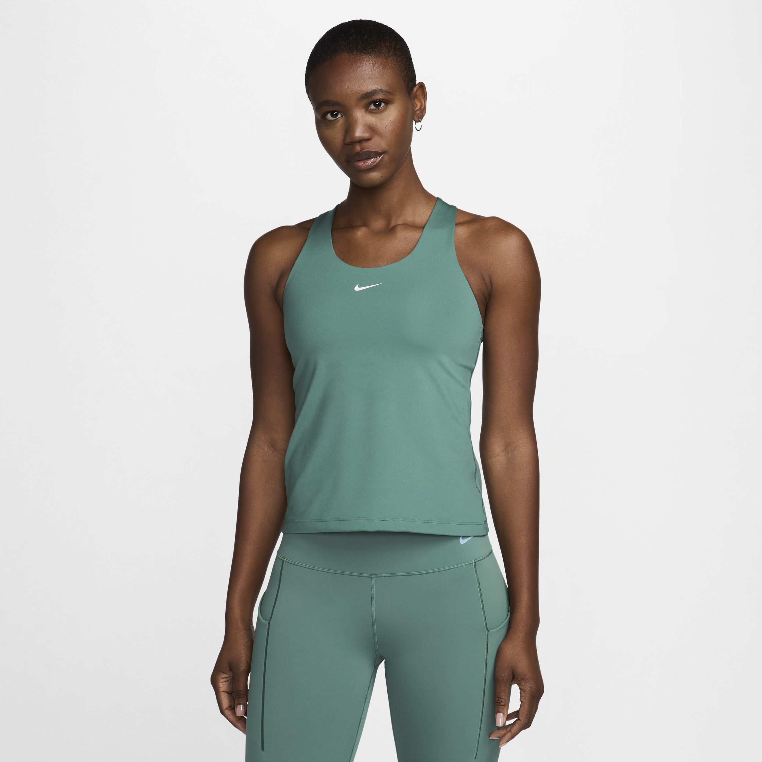 Nike Swoosh Camiseta de tirantes con sujetador deportivo de sujeción media con almohadilla - Mujer - Verde